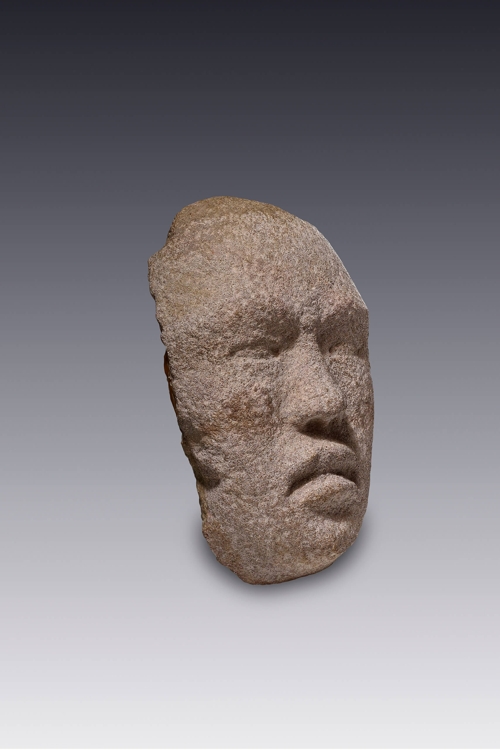 Rostro humano desprendido de una escultura mayor | El México antiguo. Salas de Arte Prehispánico | Museo Amparo, Puebla