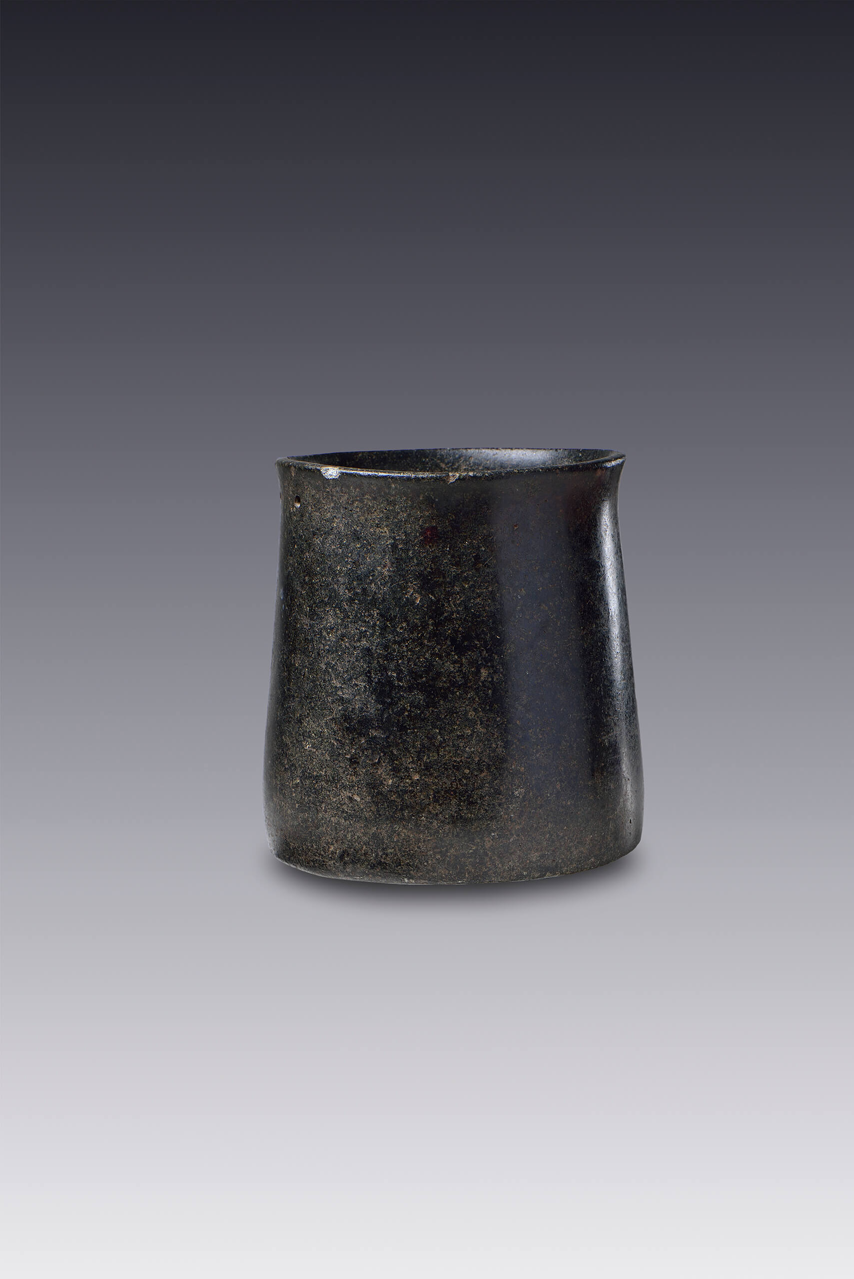 Vaso de piedra con forma de canasto | El México antiguo. Salas de Arte Prehispánico | Museo Amparo, Puebla