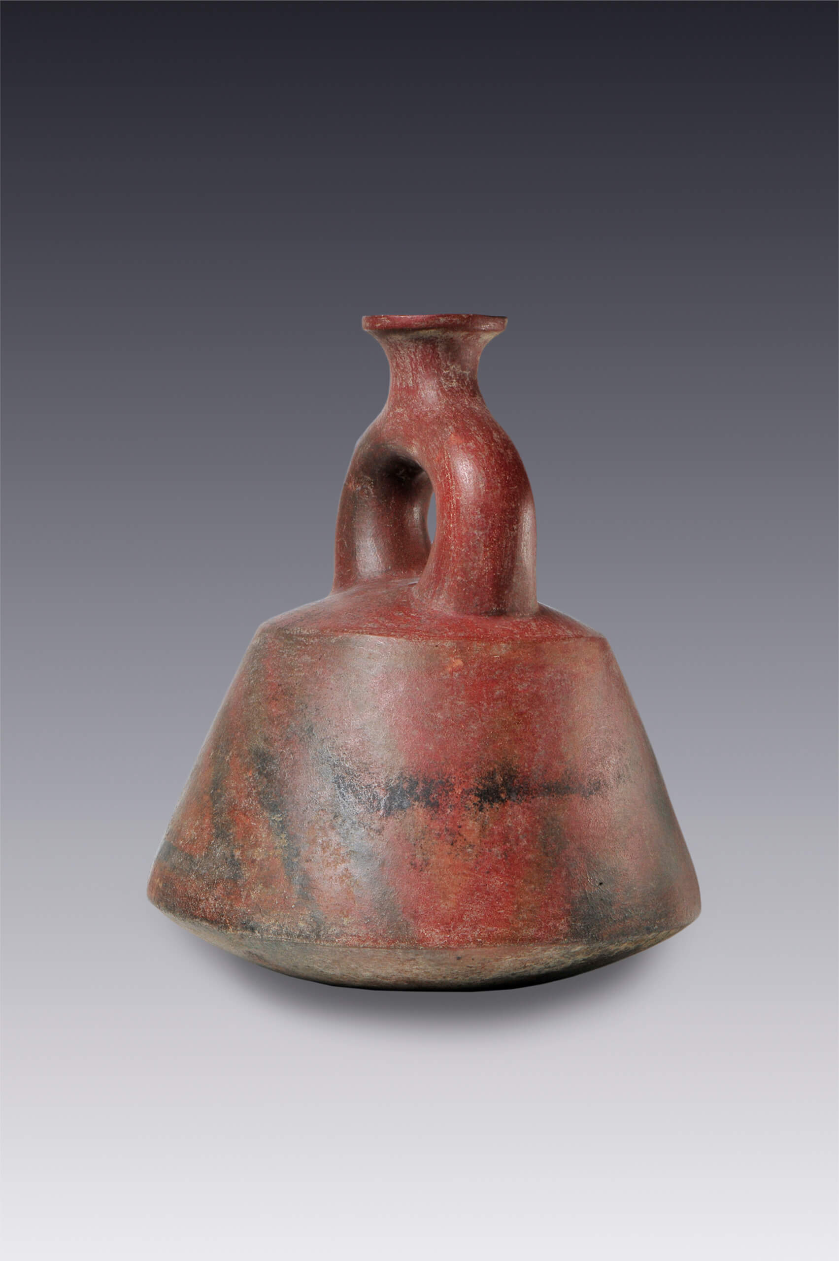 Botellón con asa de estribo | El México antiguo. Salas de Arte Prehispánico | Museo Amparo, Puebla