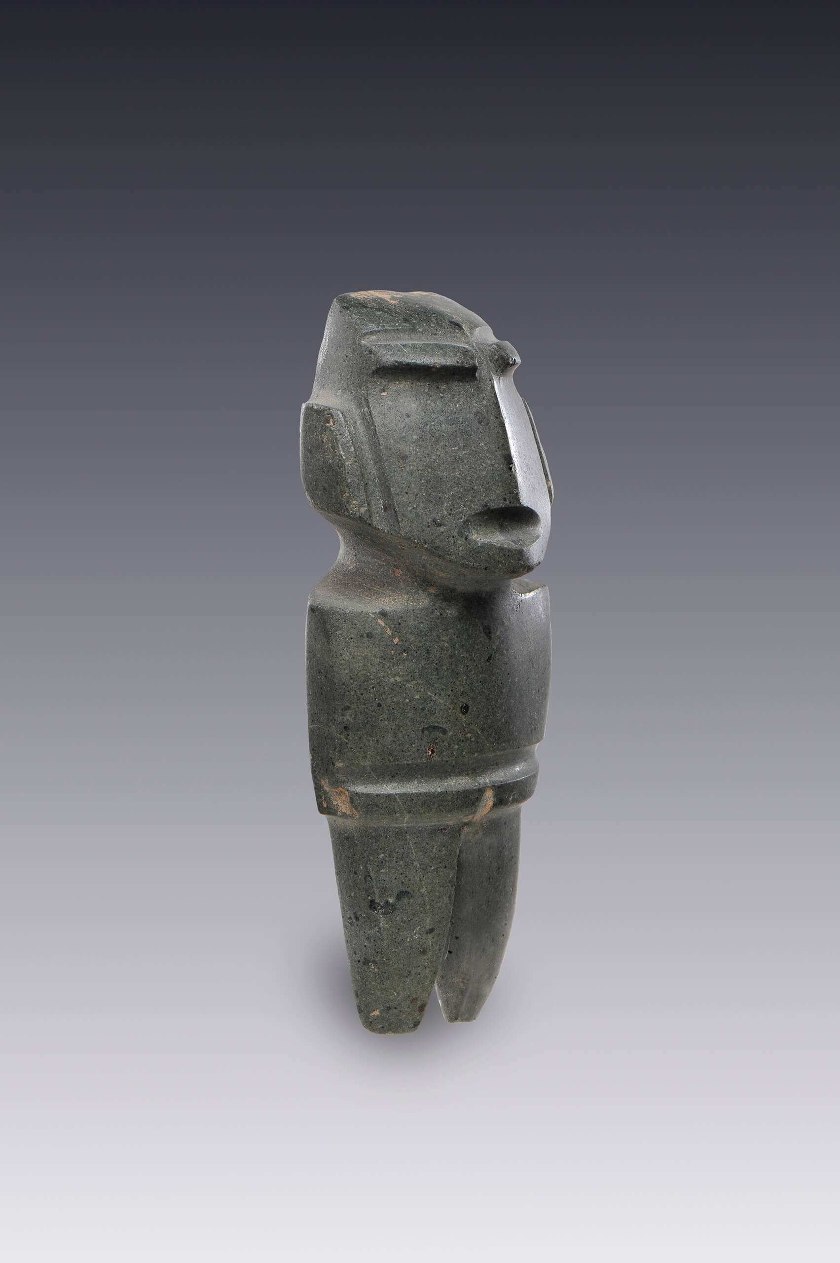 Hombres de pie con los brazos sobre el abdomen | El México antiguo. Salas de Arte Prehispánico | Museo Amparo, Puebla
