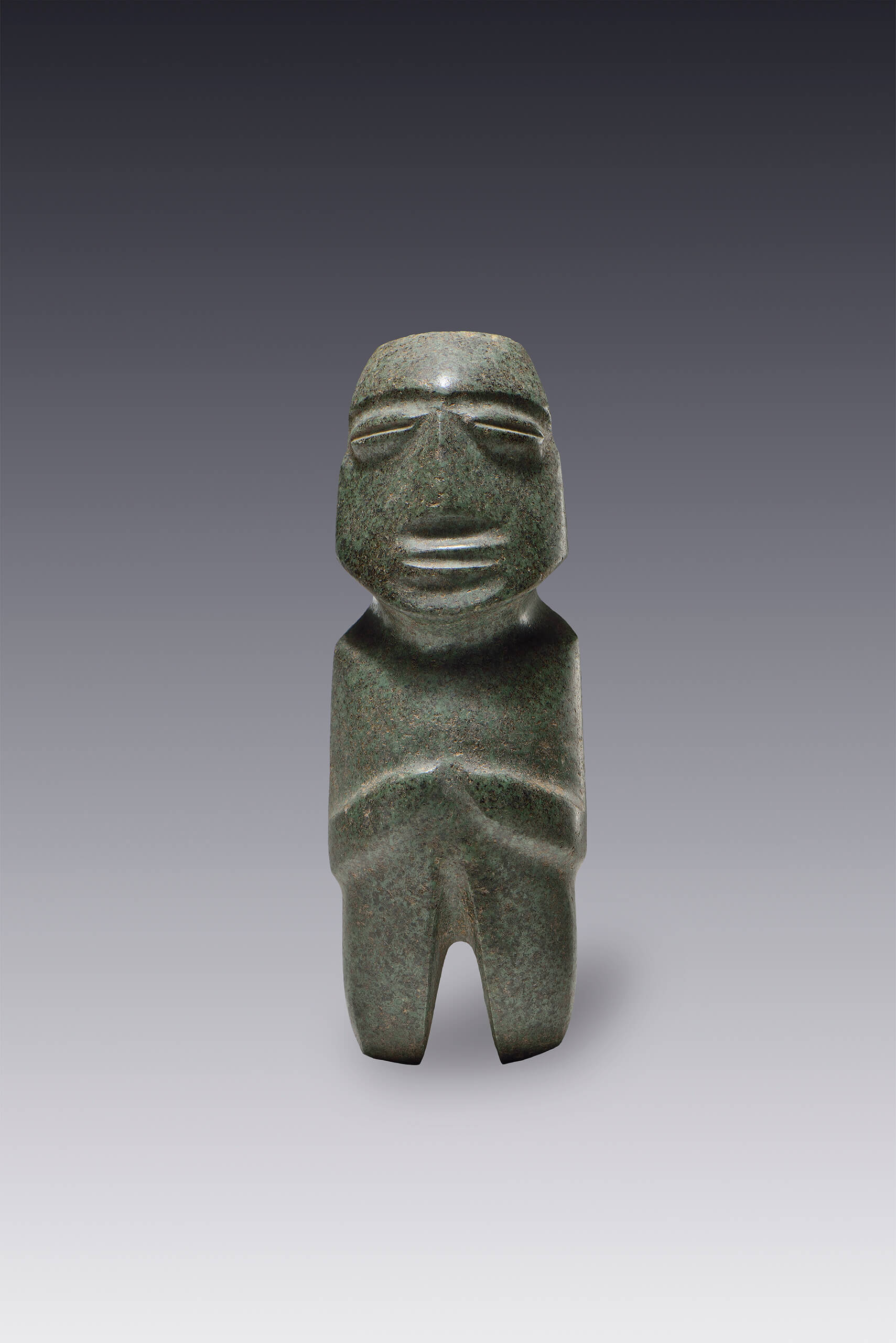 Hombres de pie con los brazos recogidos | El México antiguo. Salas de Arte Prehispánico | Museo Amparo, Puebla