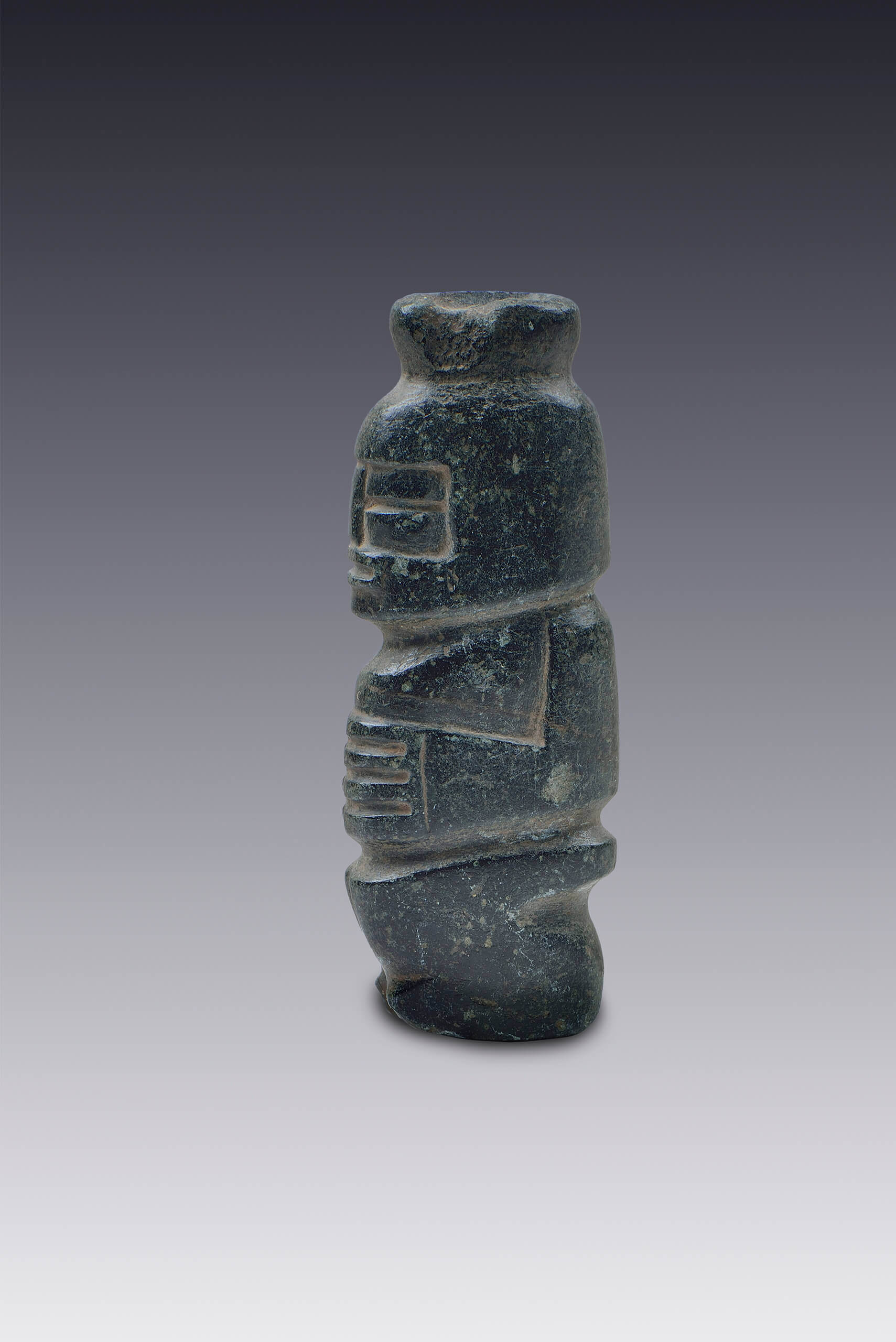 Figura antropomorfa con máscara y tocado | El México antiguo. Salas de Arte Prehispánico | Museo Amparo, Puebla