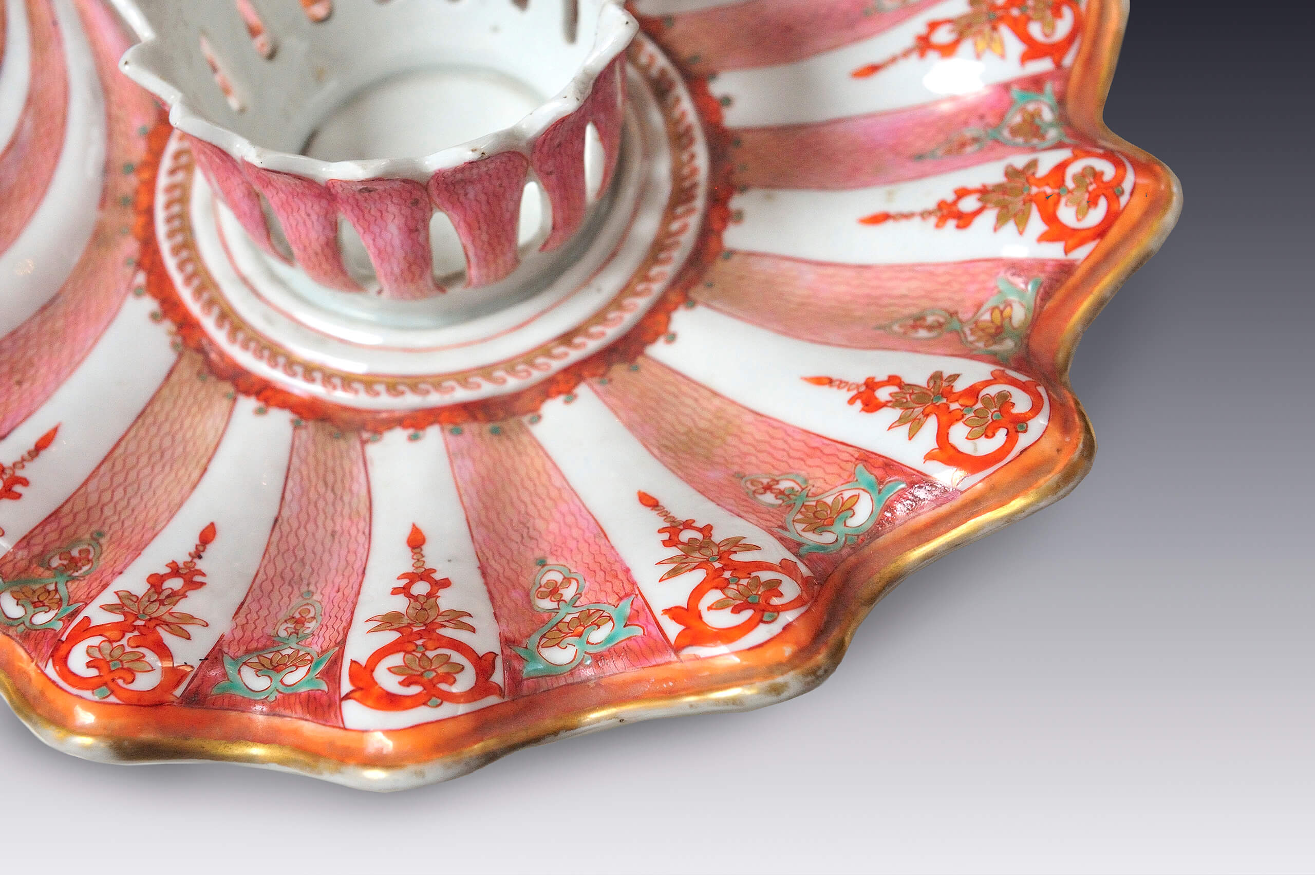 Mancerina de porcelana | Salas de Arte Virreinal y Siglo XIX | Museo Amparo, Puebla