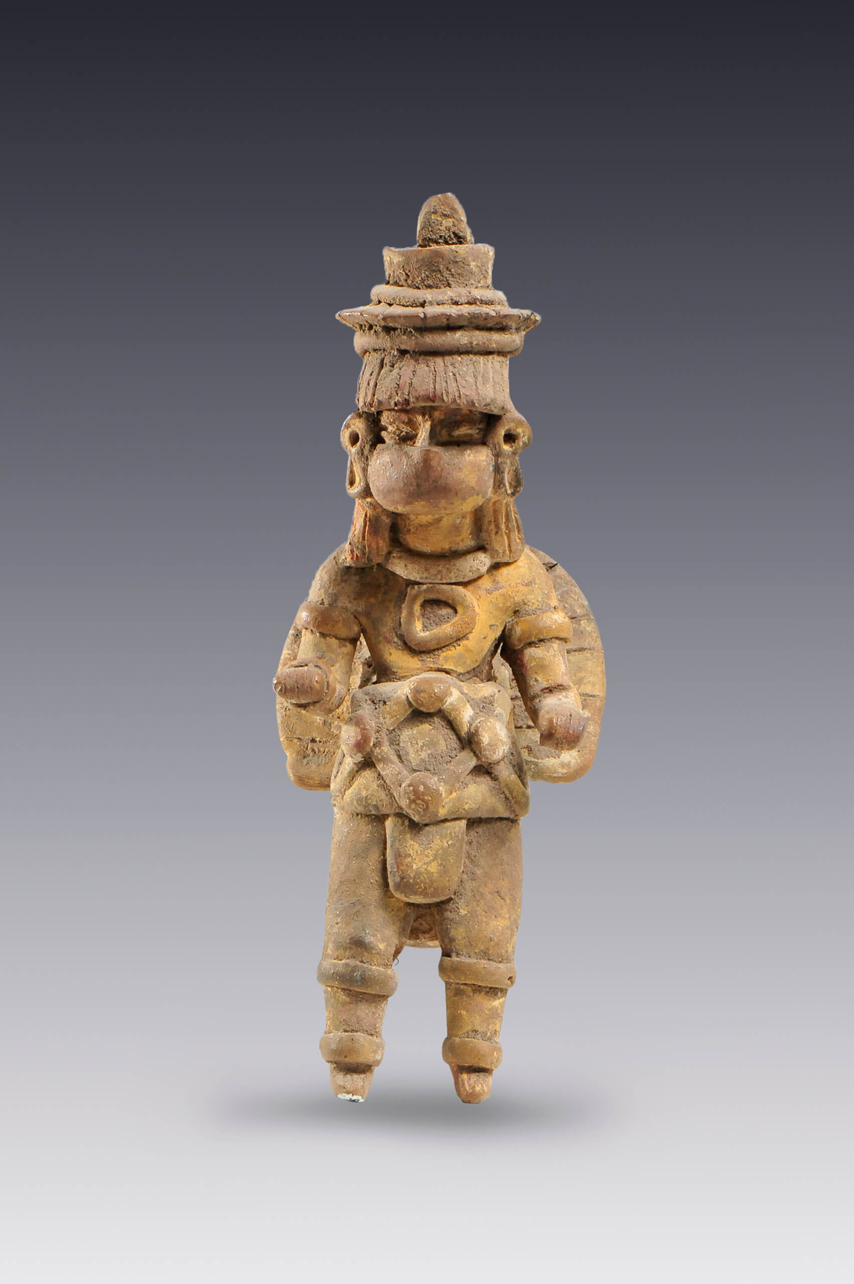Personaje enmascarado con alto tocado y rico atavío | El México antiguo. Salas de Arte Prehispánico | Museo Amparo, Puebla