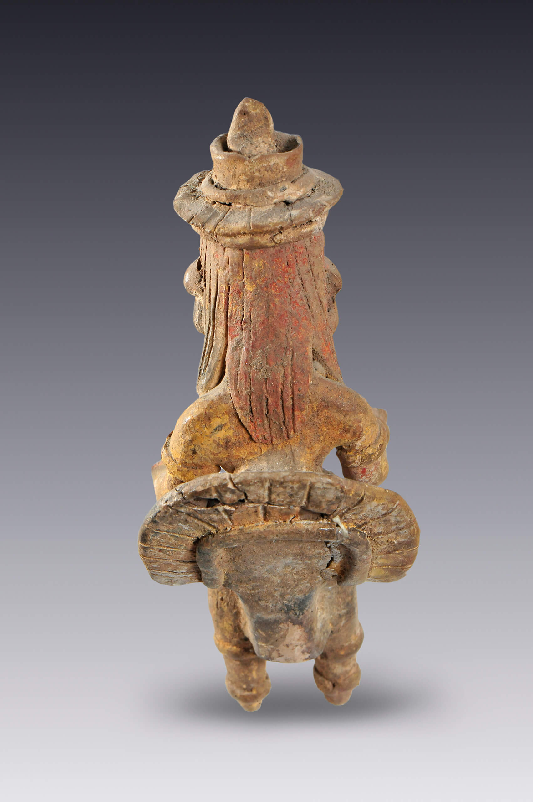 Personaje enmascarado con alto tocado y rico atavío | El México antiguo. Salas de Arte Prehispánico | Museo Amparo, Puebla