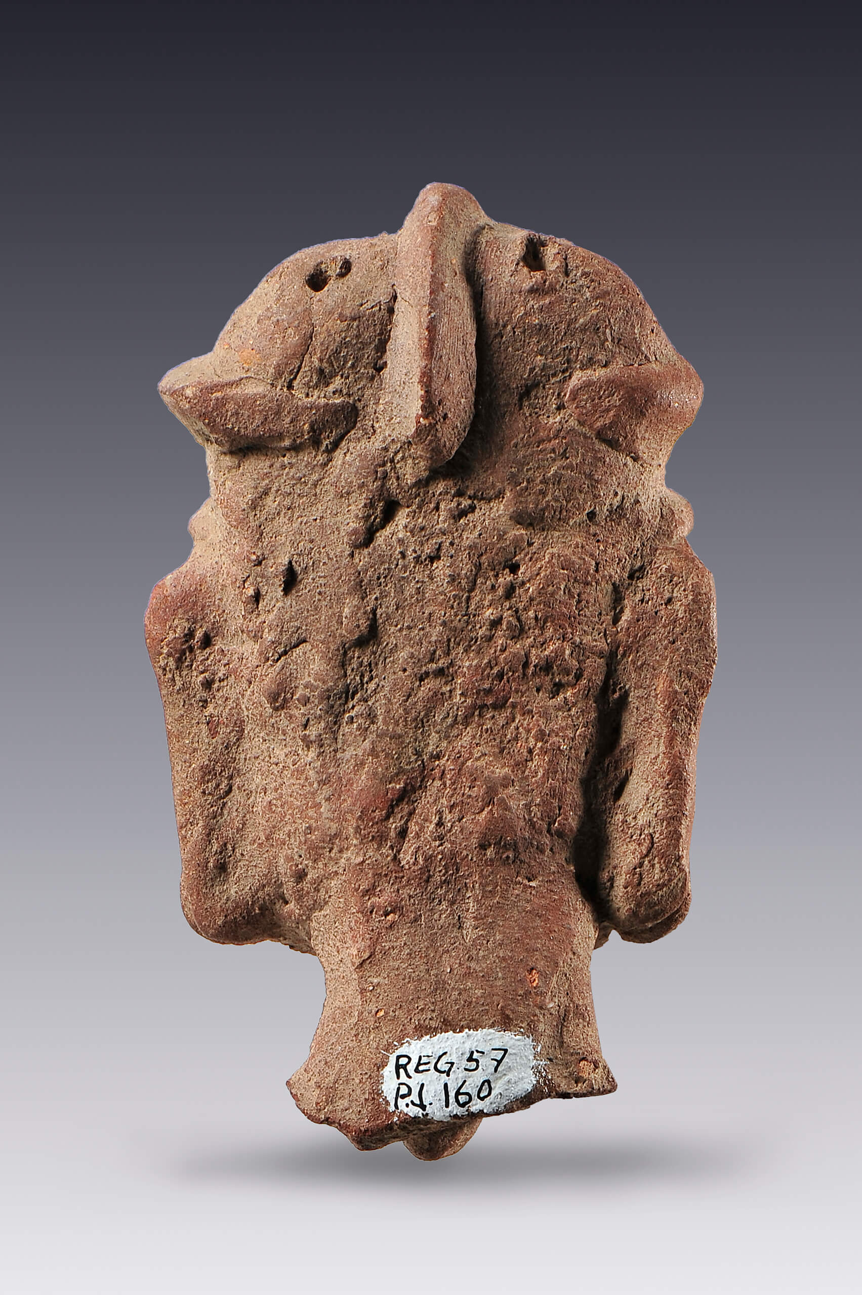 Cabeza antropomorfa con tocado y orejeras | El México antiguo. Salas de Arte Prehispánico | Museo Amparo, Puebla
