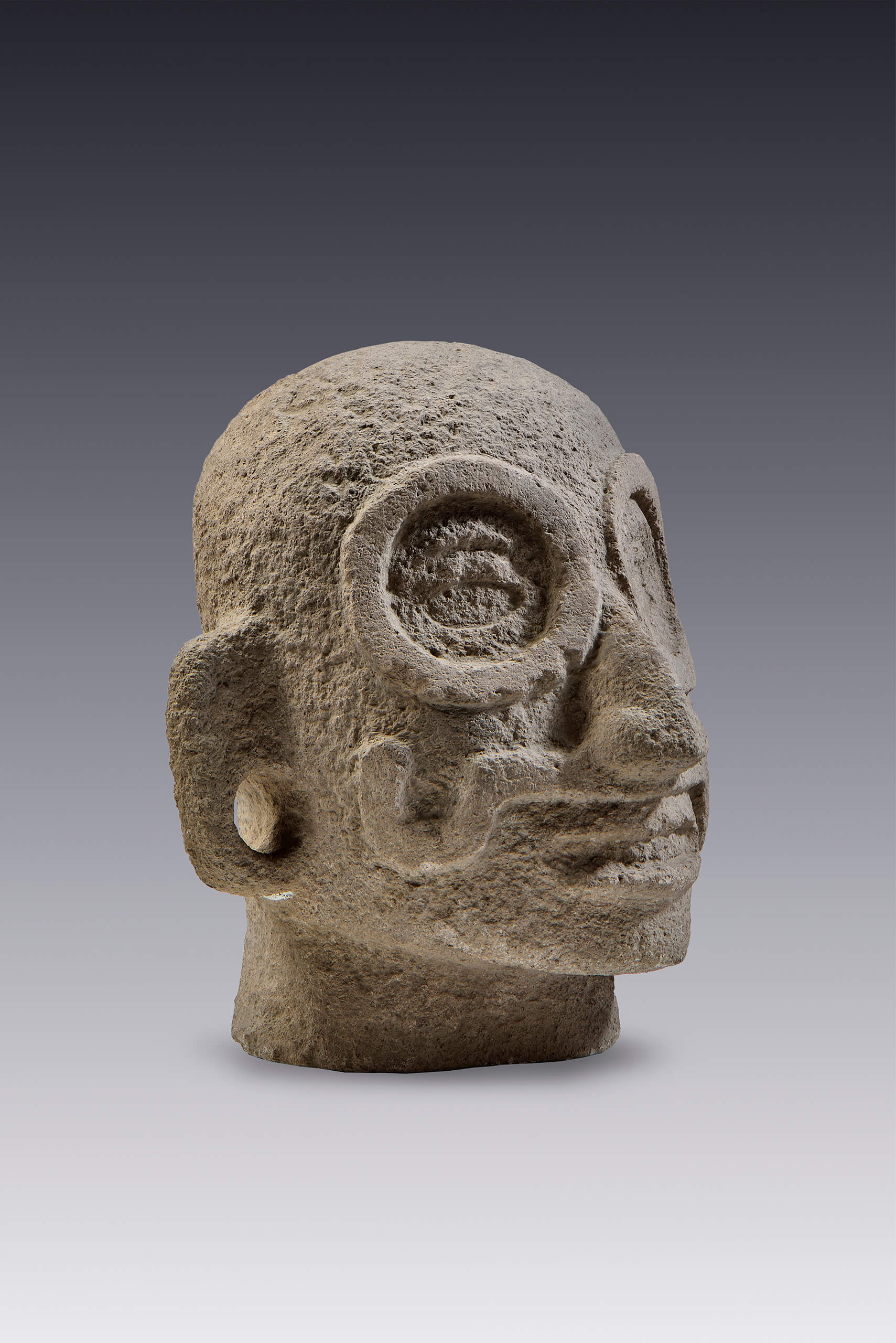 Cabeza con rostro de Tláloc | El tiempo en las cosas. Salas de Arte Contemporáneo | Museo Amparo, Puebla