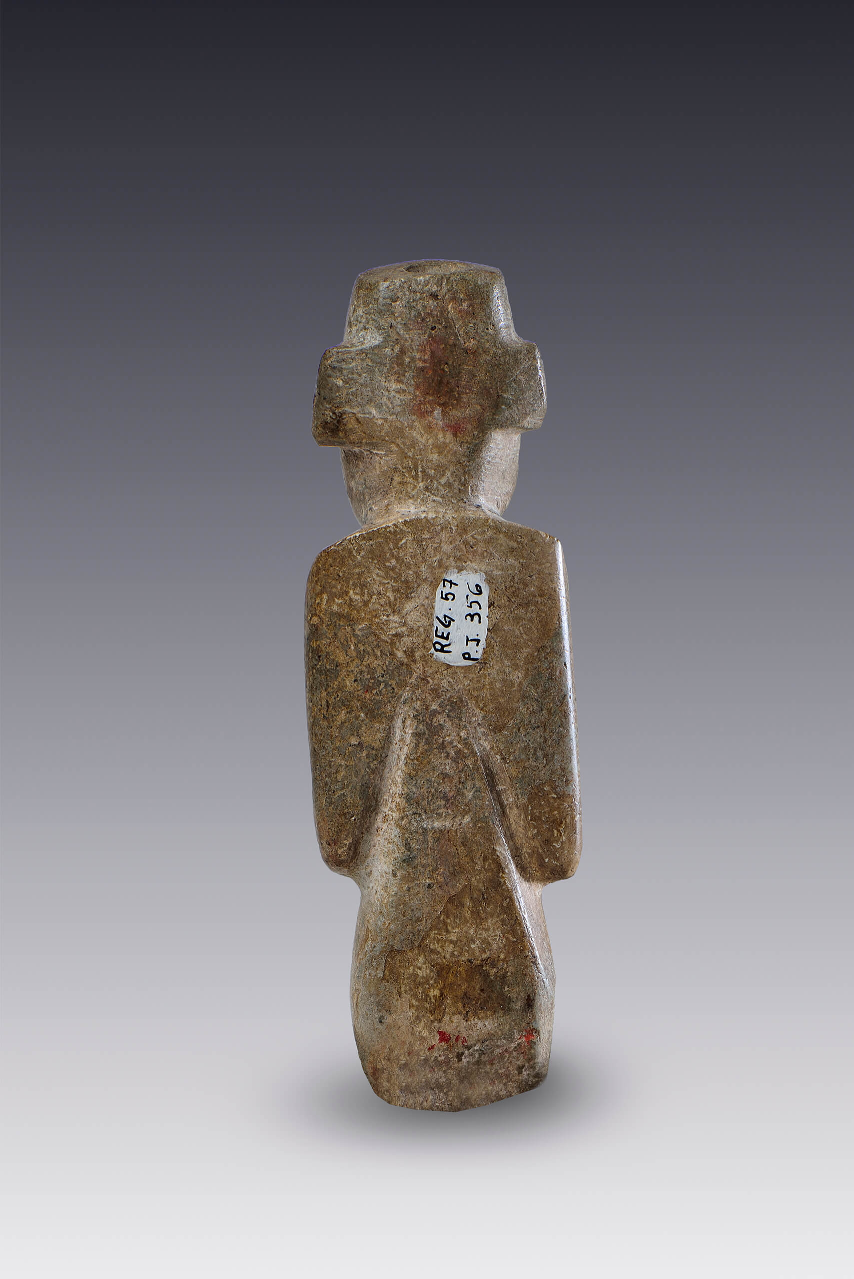 Hombre con las manos sobre el abdomen | El México antiguo. Salas de Arte Prehispánico | Museo Amparo, Puebla
