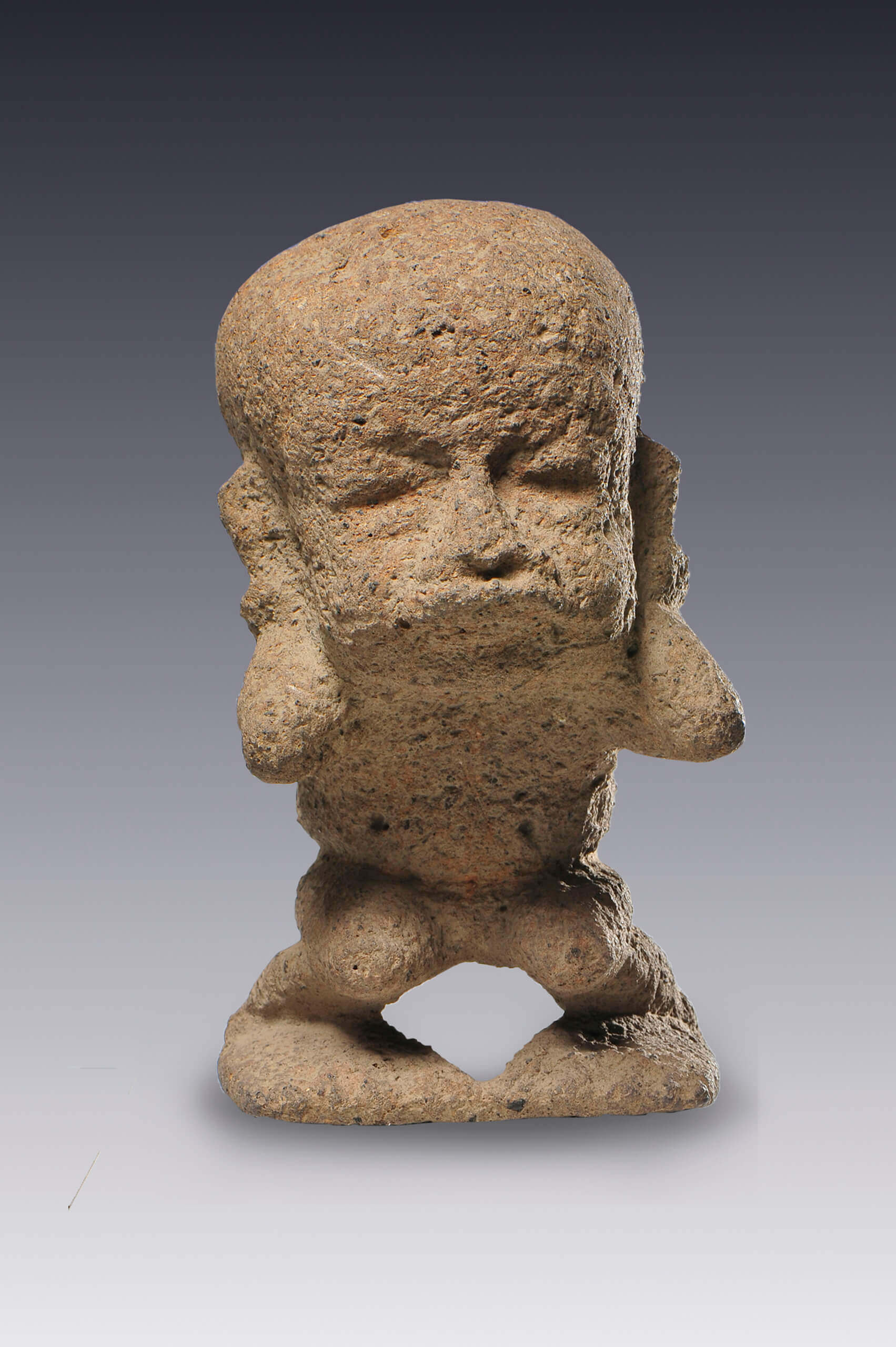 Personaje desnudo en cuclillas | El México antiguo. Salas de Arte Prehispánico | Museo Amparo, Puebla