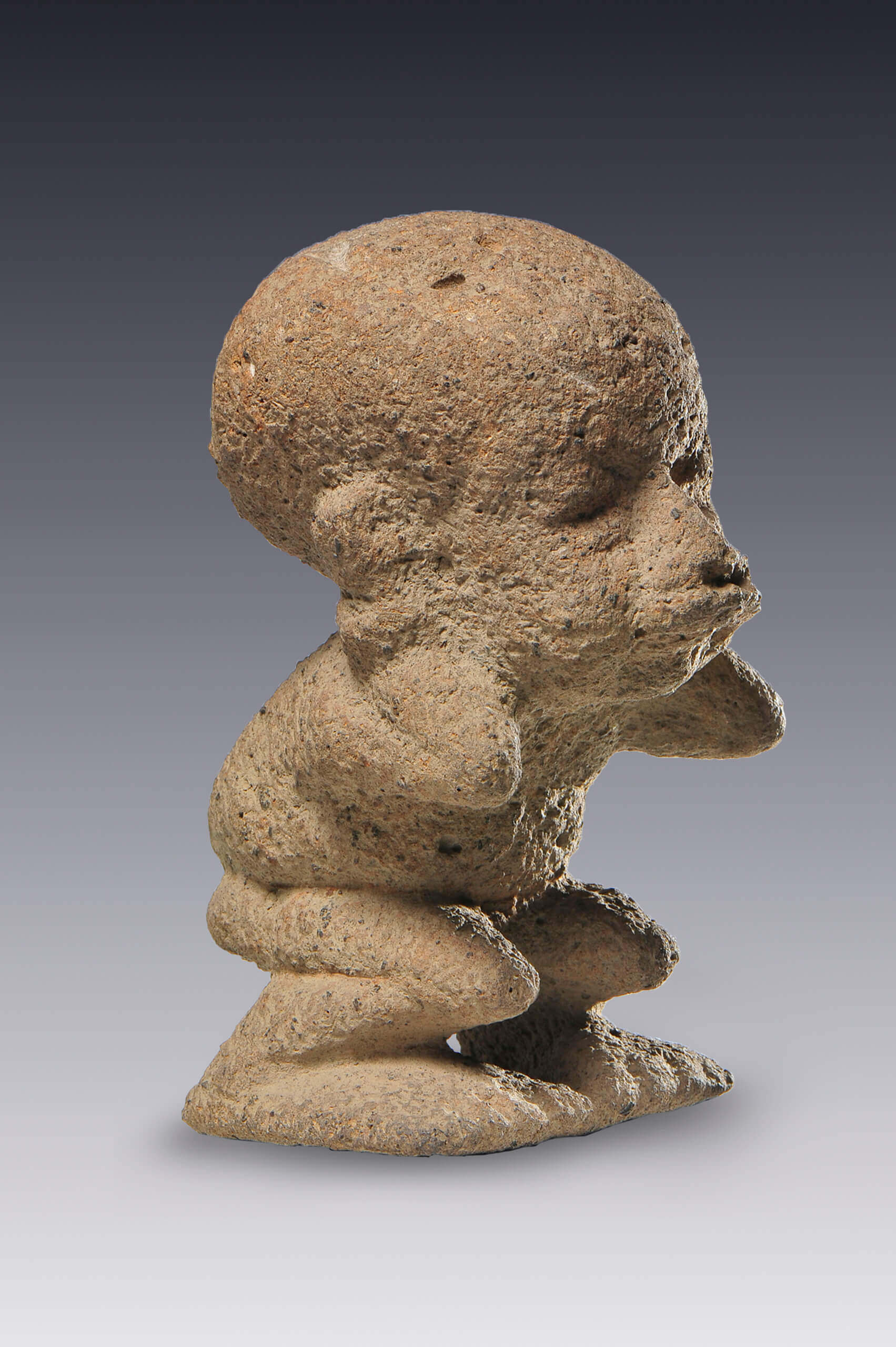 Personaje desnudo en cuclillas | El México antiguo. Salas de Arte Prehispánico | Museo Amparo, Puebla