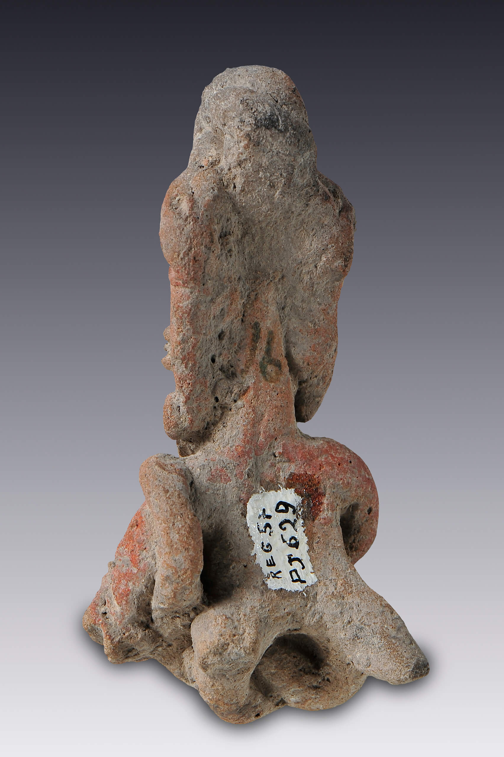 Mujer sentada con tocado alto | El México antiguo. Salas de Arte Prehispánico | Museo Amparo, Puebla