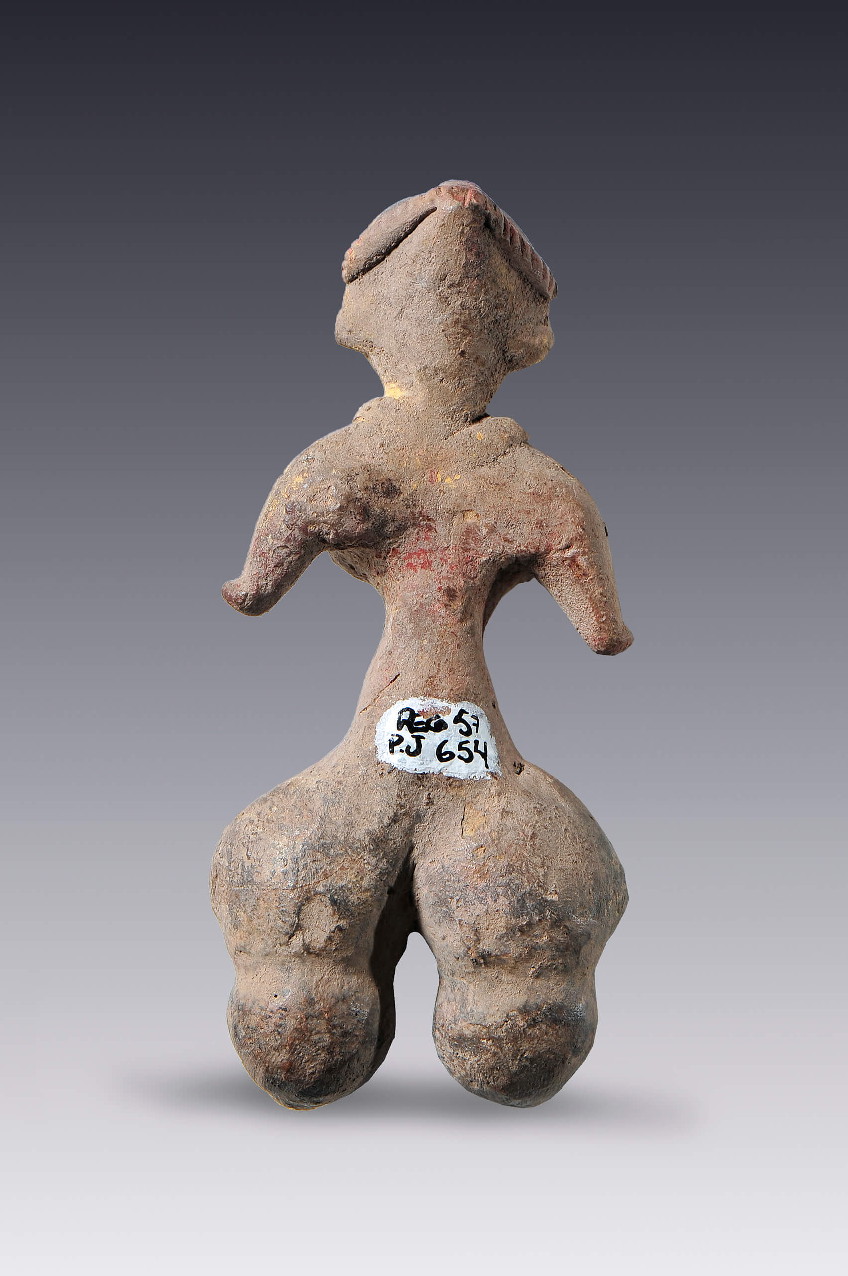 Mujer de pie, desnuda, con piernas muy anchas, con collar y orejeras | El México antiguo. Salas de Arte Prehispánico | Museo Amparo, Puebla