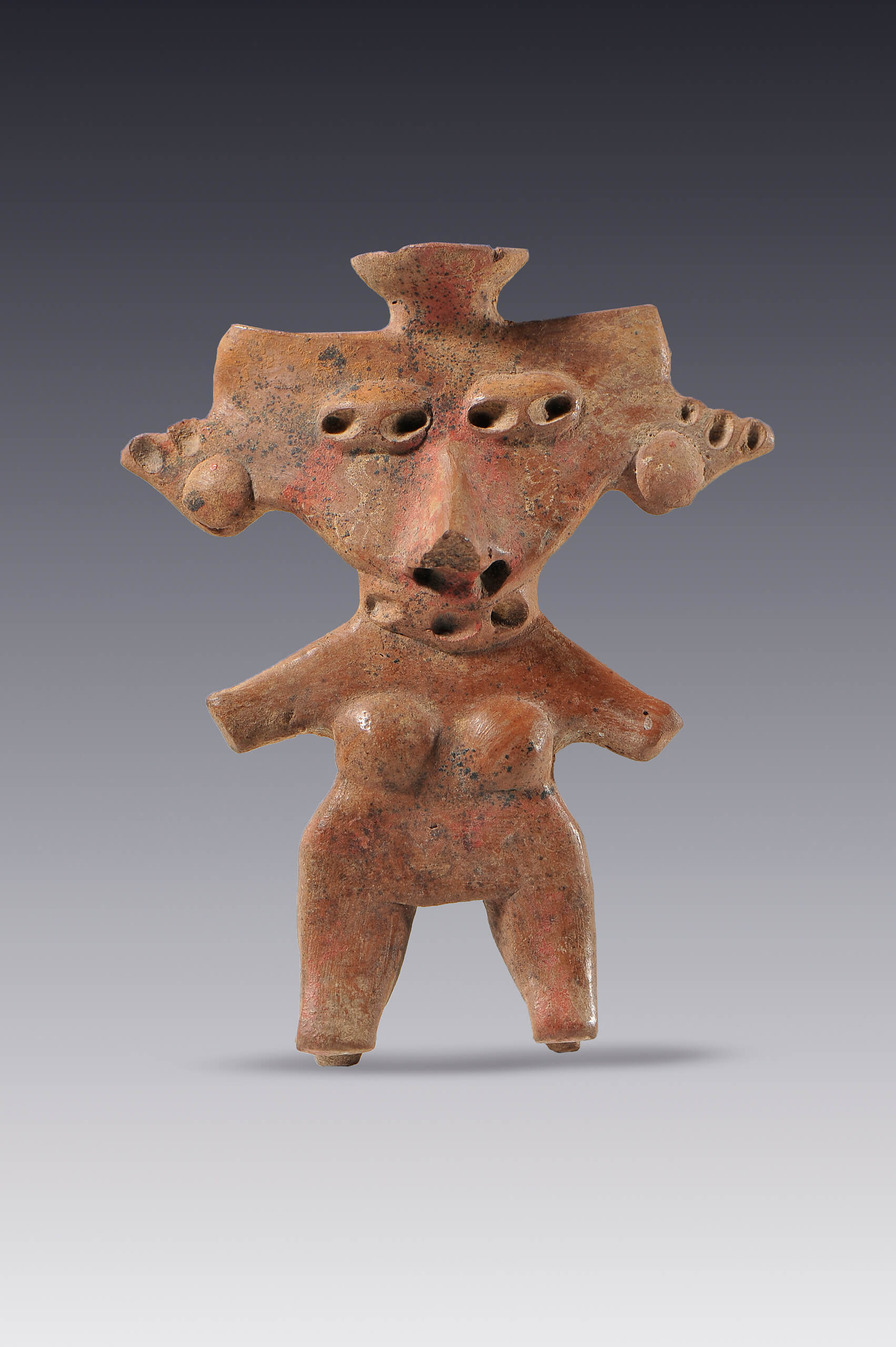 Mujer con copa sobre la cabeza | El México antiguo. Salas de Arte Prehispánico | Museo Amparo, Puebla