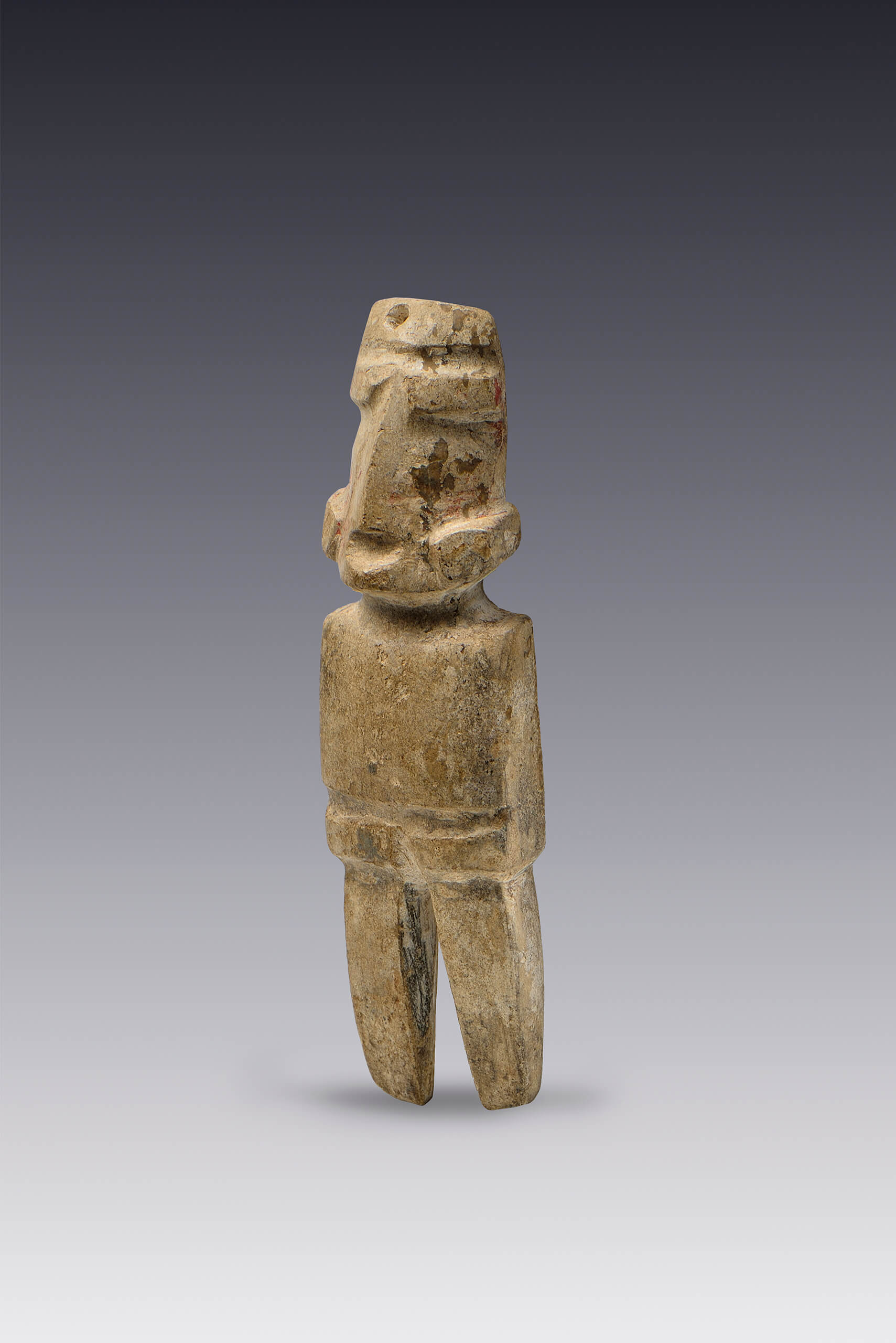 Hombre de pie con las manos sobre la cintura | El México antiguo. Salas de Arte Prehispánico | Museo Amparo, Puebla