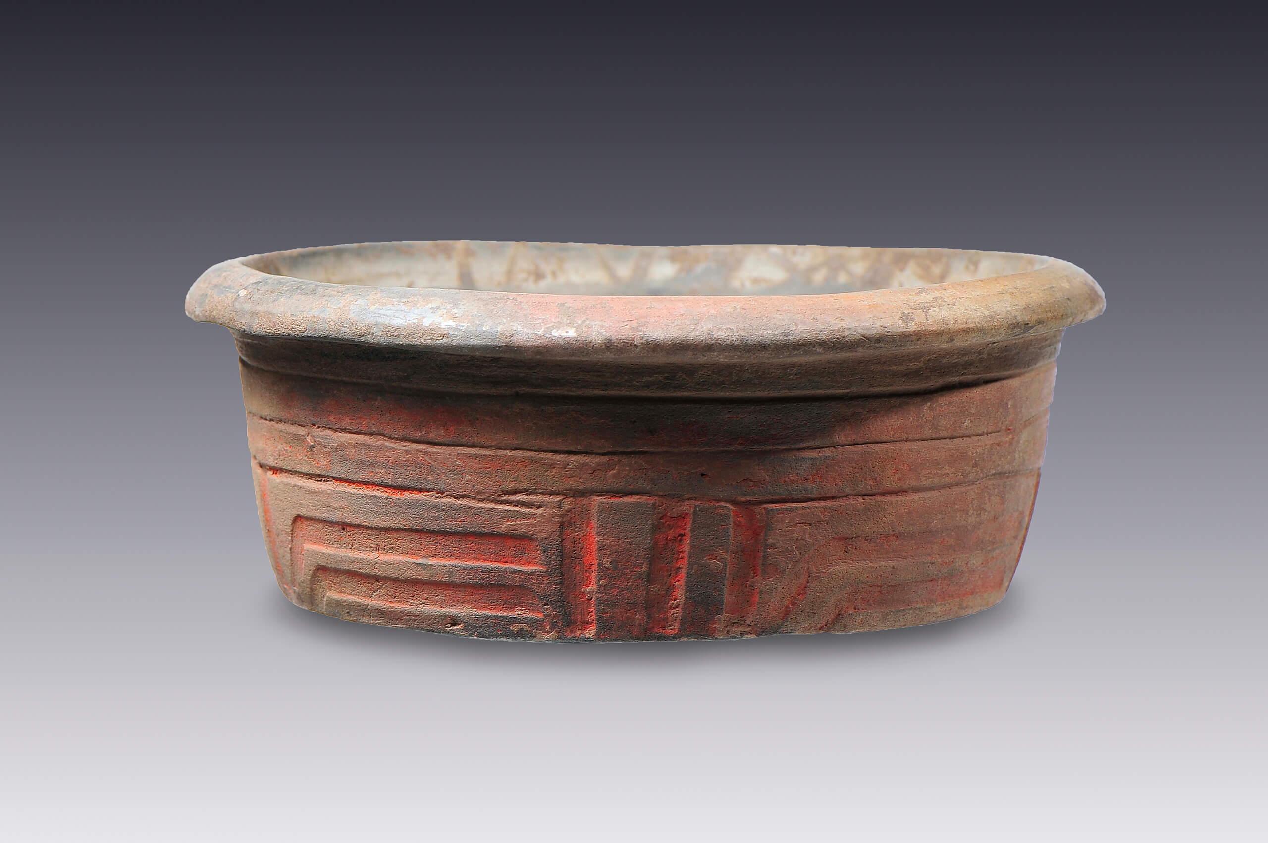 Vaso con reborde labial y decoración esgrafiada | El México antiguo. Salas de Arte Prehispánico | Museo Amparo, Puebla