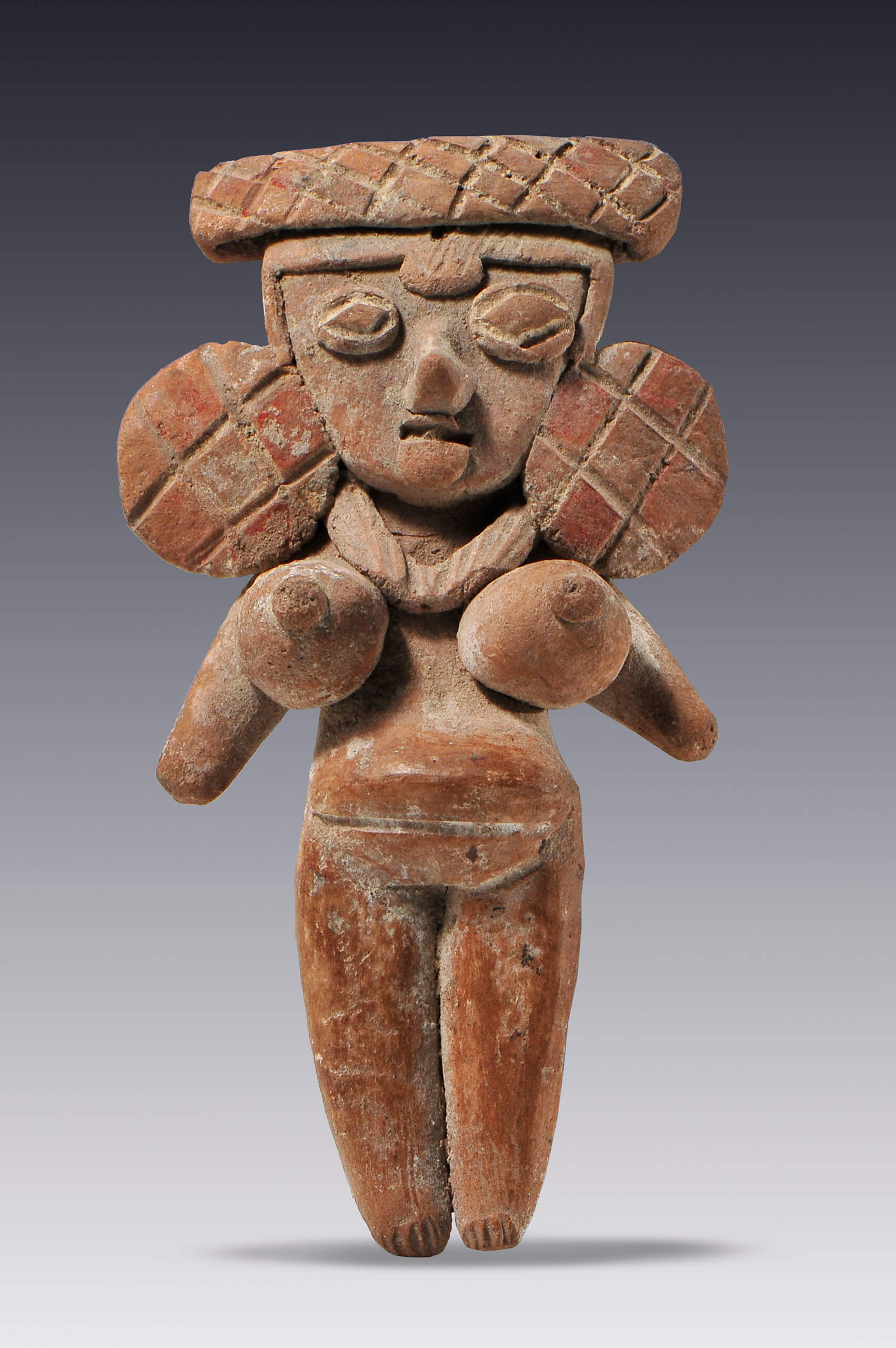 Mujer con orejeras y senos grandes | El tiempo en las cosas II. Salas de Arte Contemporáneo | Museo Amparo, Puebla