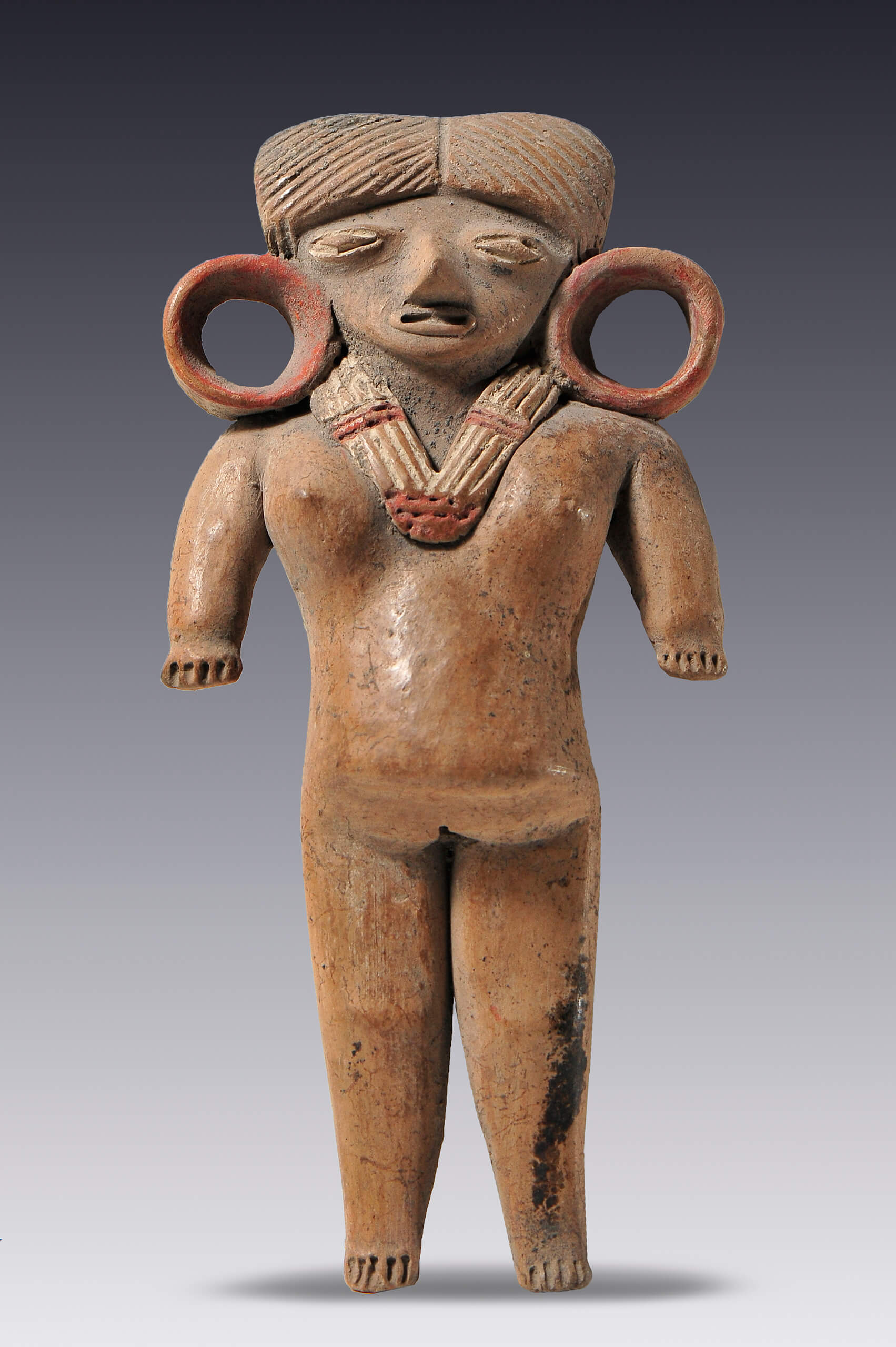 Mujeres con grandes orejeras anulares | El México antiguo. Salas de Arte Prehispánico | Museo Amparo, Puebla