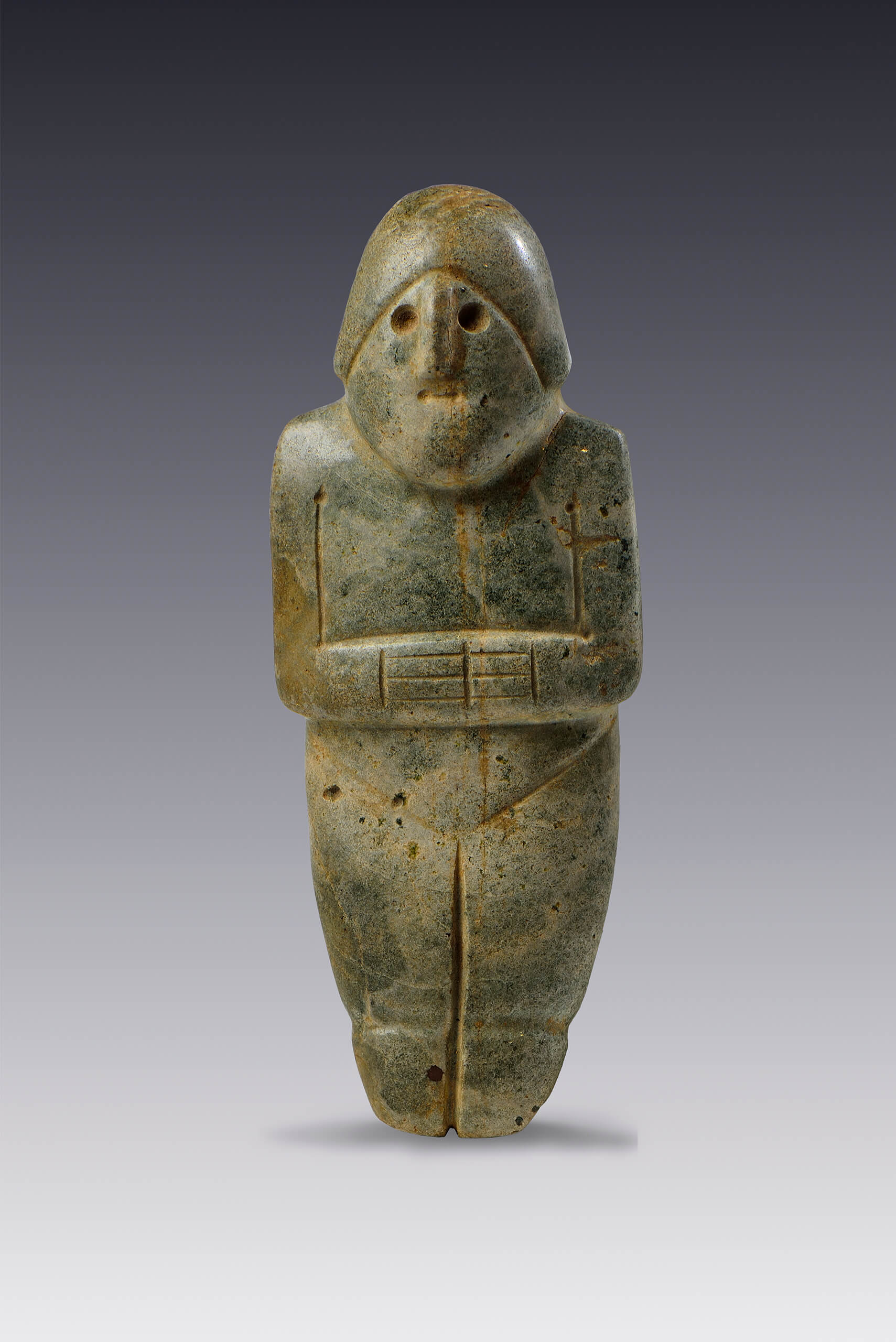 Figura de hombre con los brazos sobre el abdomen | El México antiguo. Salas de Arte Prehispánico | Museo Amparo, Puebla