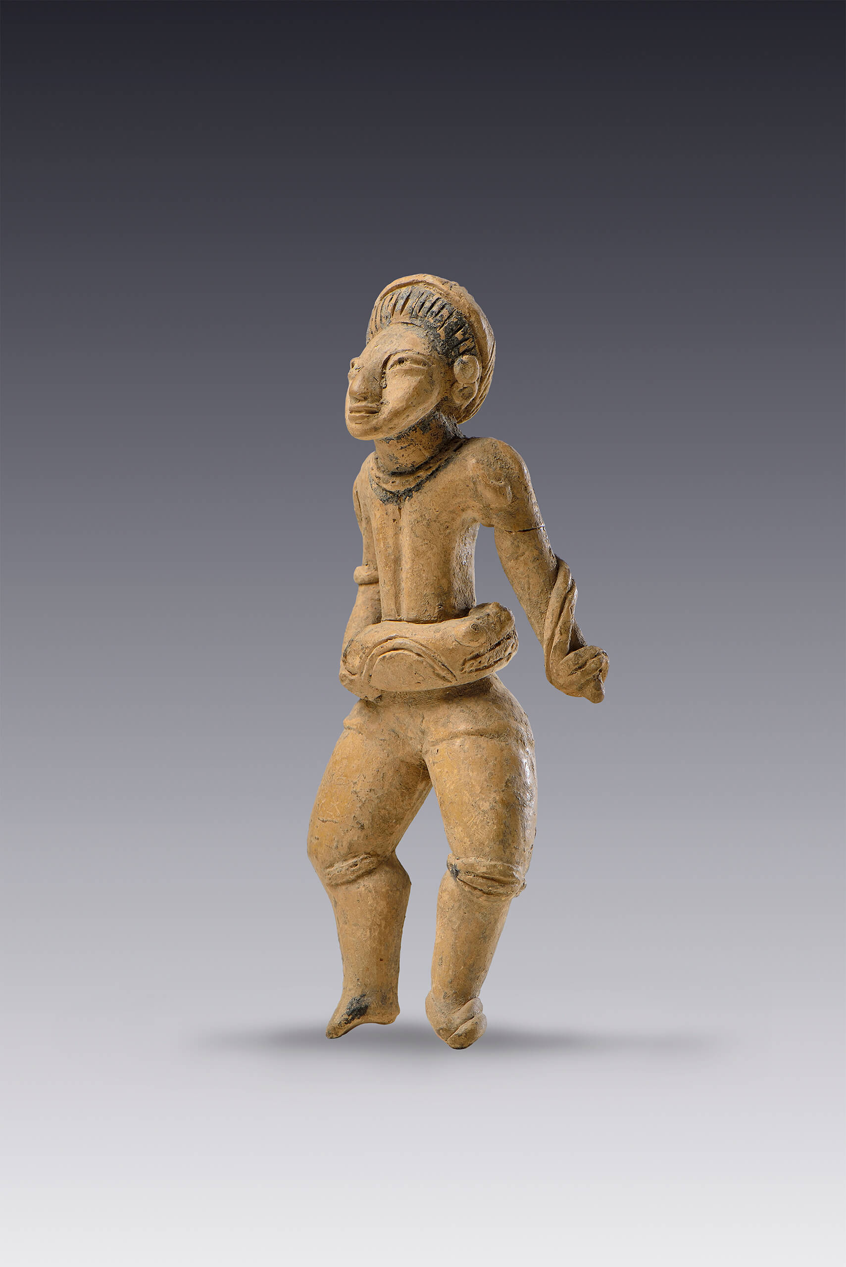 Jugador de pelota con yugo ornamentado | El México antiguo. Salas de Arte Prehispánico | Museo Amparo, Puebla