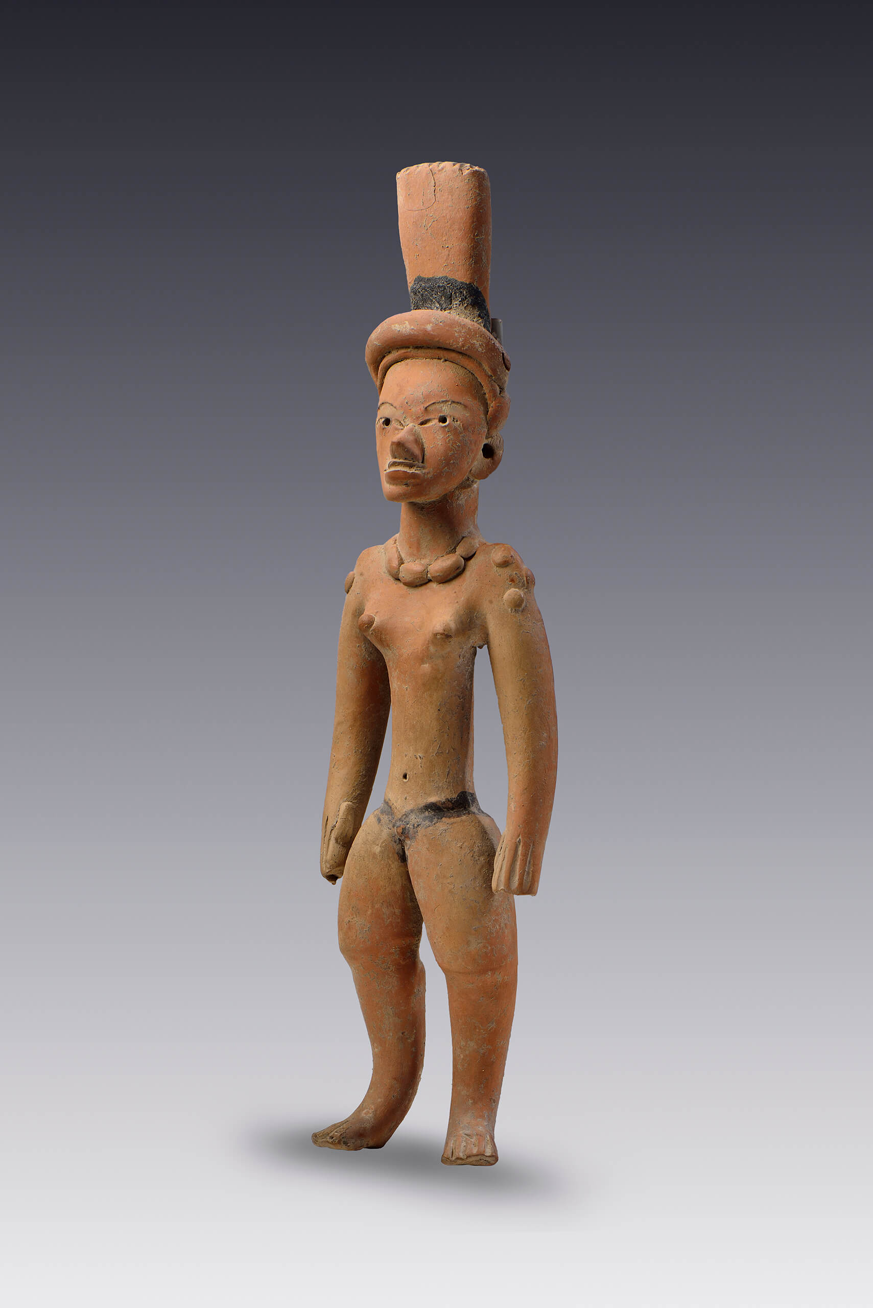 Personajes desnudos con tocado geométrico | El México antiguo. Salas de Arte Prehispánico | Museo Amparo, Puebla
