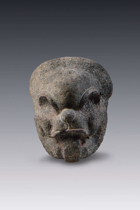 Escultura votiva de un rostro descarnado
