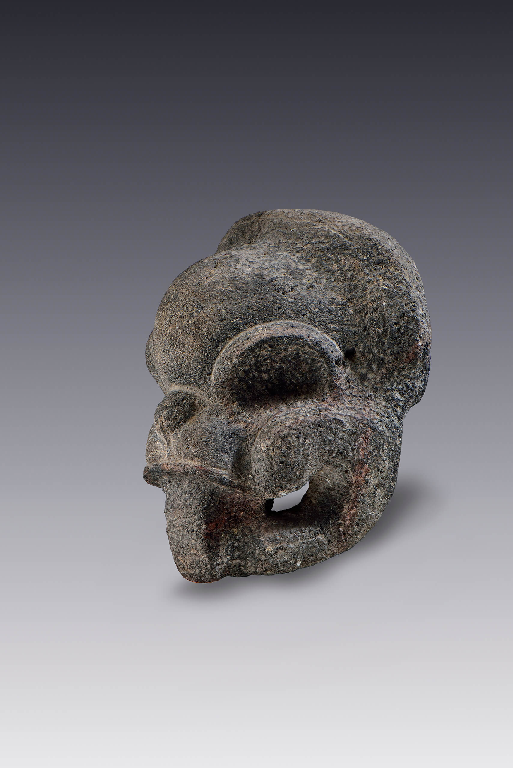 Escultura votiva de un rostro descarnado | El tiempo en las cosas II. Salas de Arte Contemporáneo | Museo Amparo, Puebla