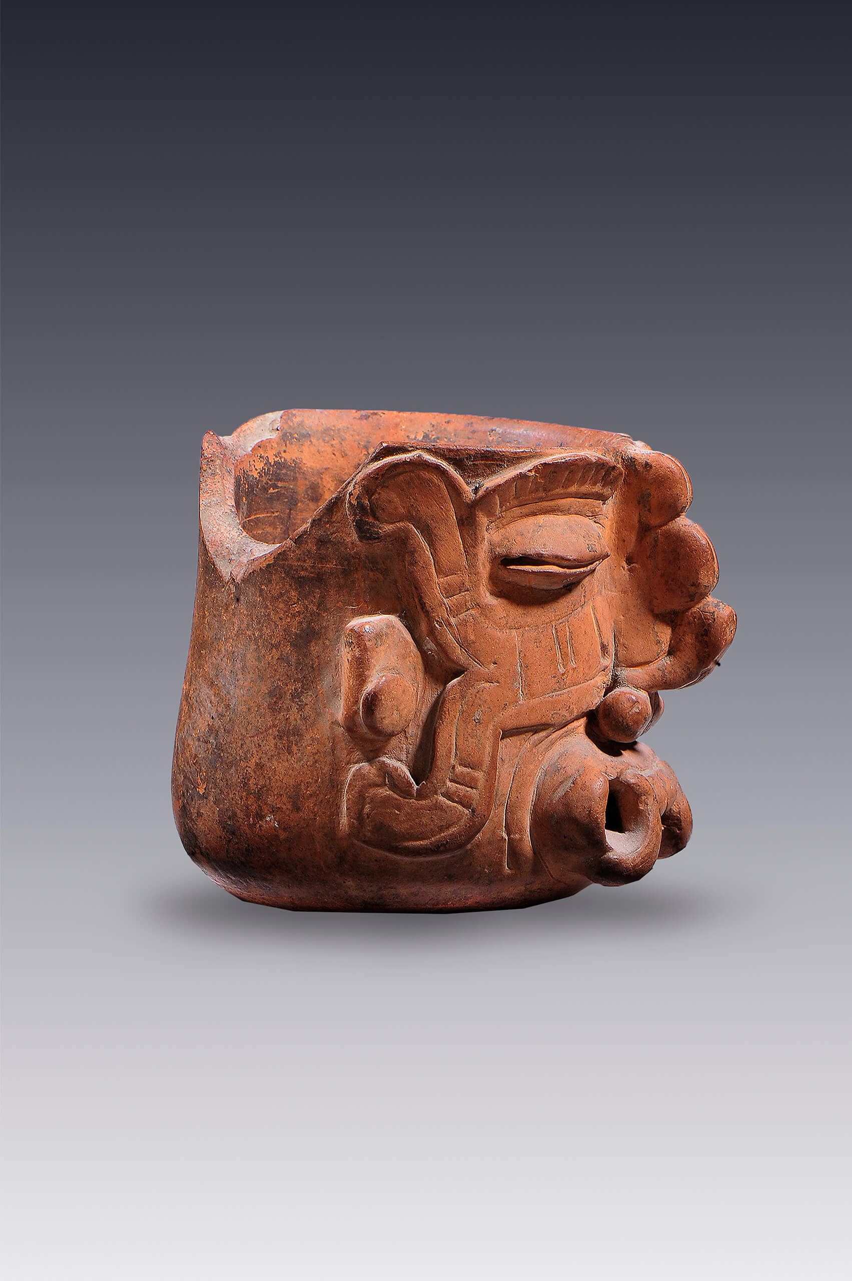 Vaso-efigie con representación de Tláloc, ¿Cocijo? | El tiempo en las cosas II. Salas de Arte Contemporáneo | Museo Amparo, Puebla