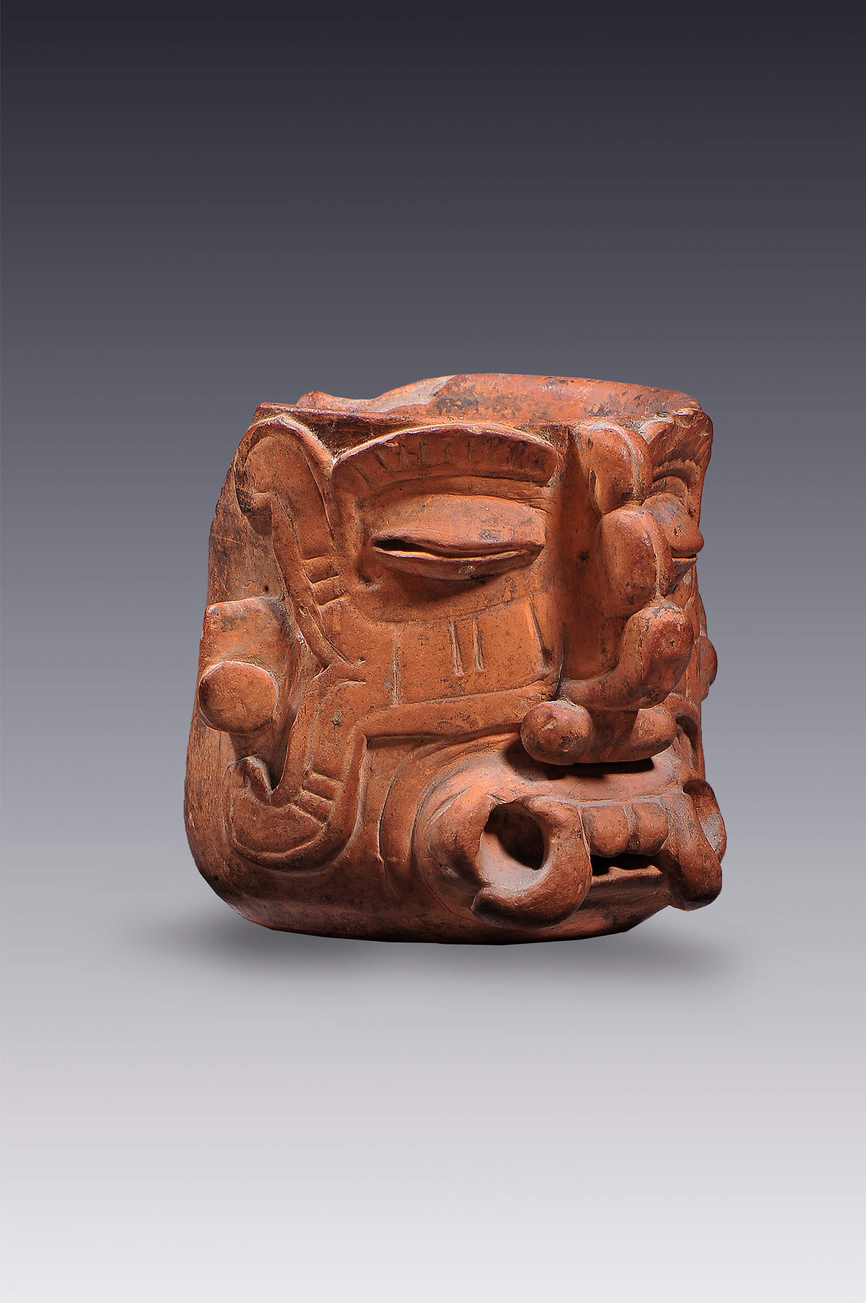 Vaso-efigie con representación de Tláloc, ¿Cocijo? | El tiempo en las cosas. Salas de Arte Contemporáneo | Museo Amparo, Puebla