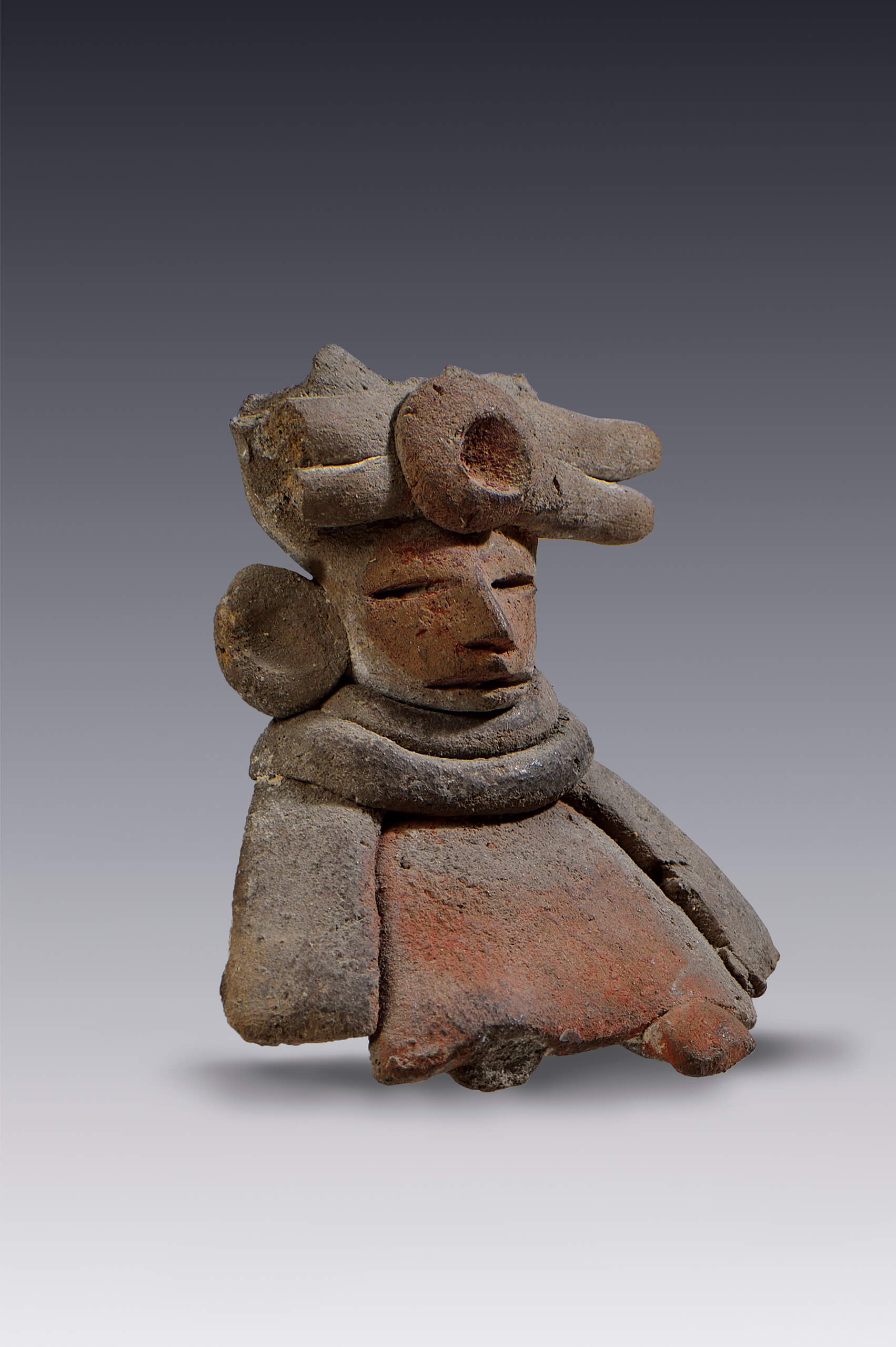 Nobleza teotihuacana. Personaje con tocado, orejeras y collar | El México antiguo. Salas de Arte Prehispánico | Museo Amparo, Puebla