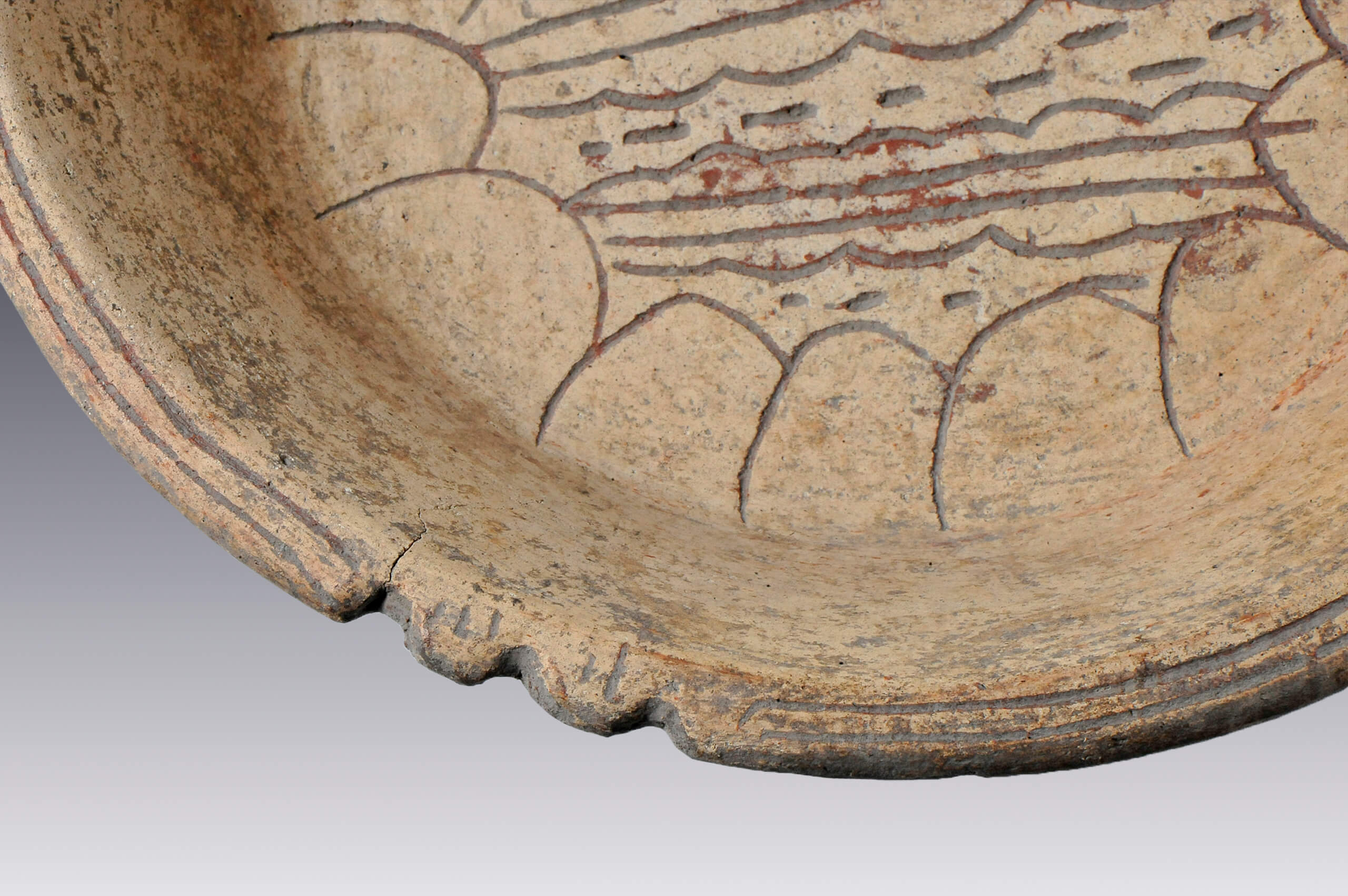 Cajete con incisiones en el fondo | El México antiguo. Salas de Arte Prehispánico | Museo Amparo, Puebla