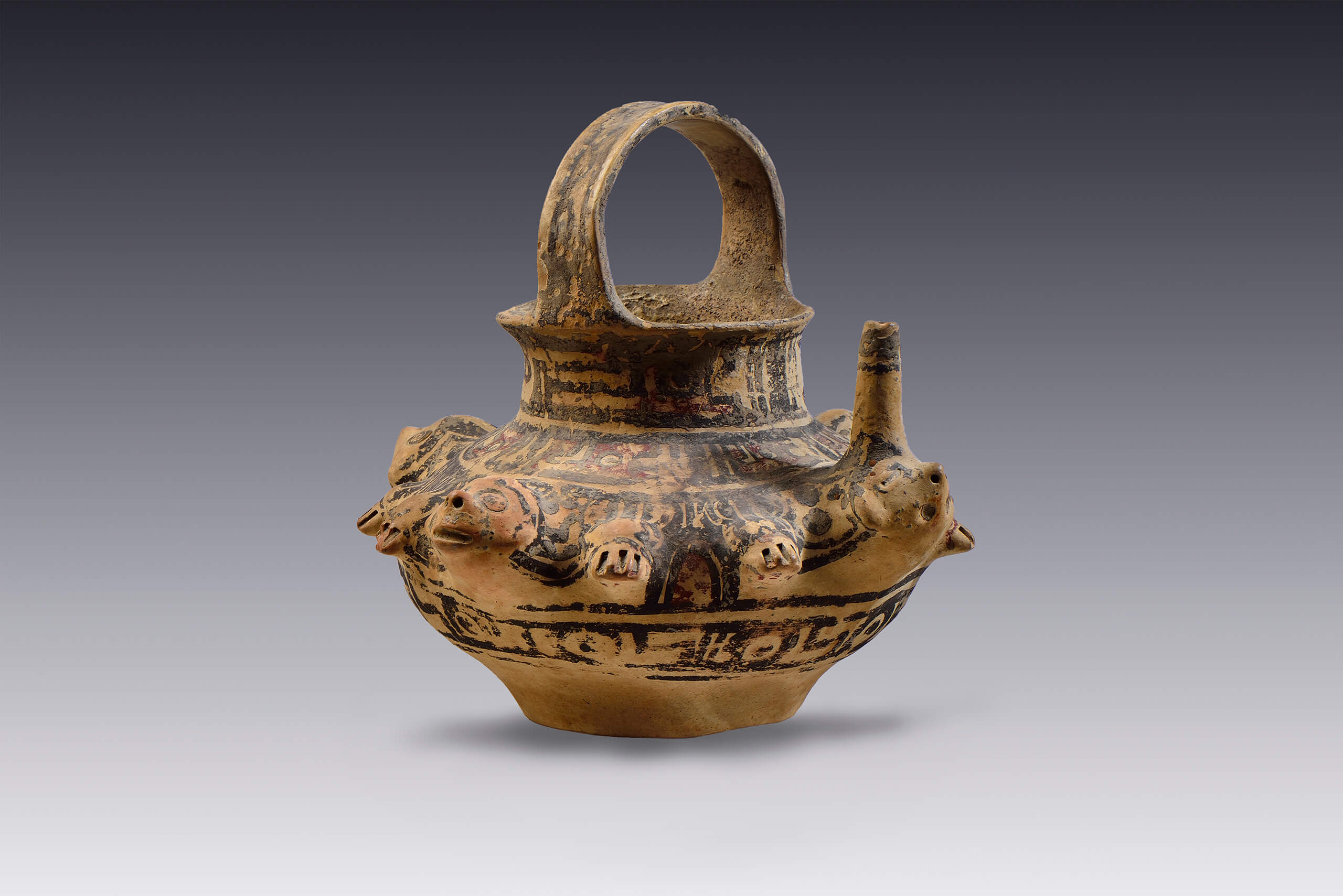 Olla globular con asa, vertedera y varios rostros | El México antiguo. Salas de Arte Prehispánico | Museo Amparo, Puebla