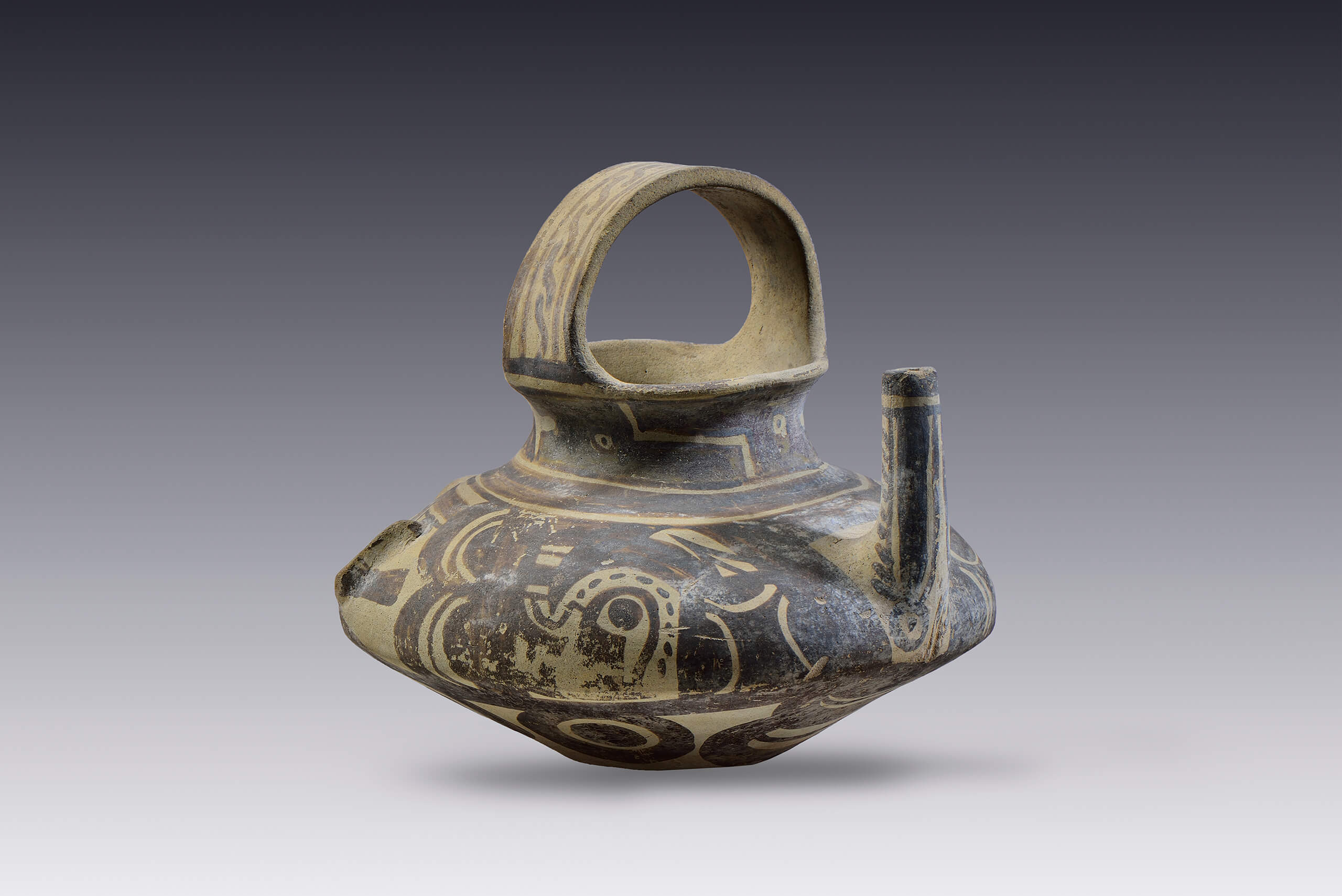Olla globular con asa, vertedera y un rostro humano con ojos cerrados | El México antiguo. Salas de Arte Prehispánico | Museo Amparo, Puebla