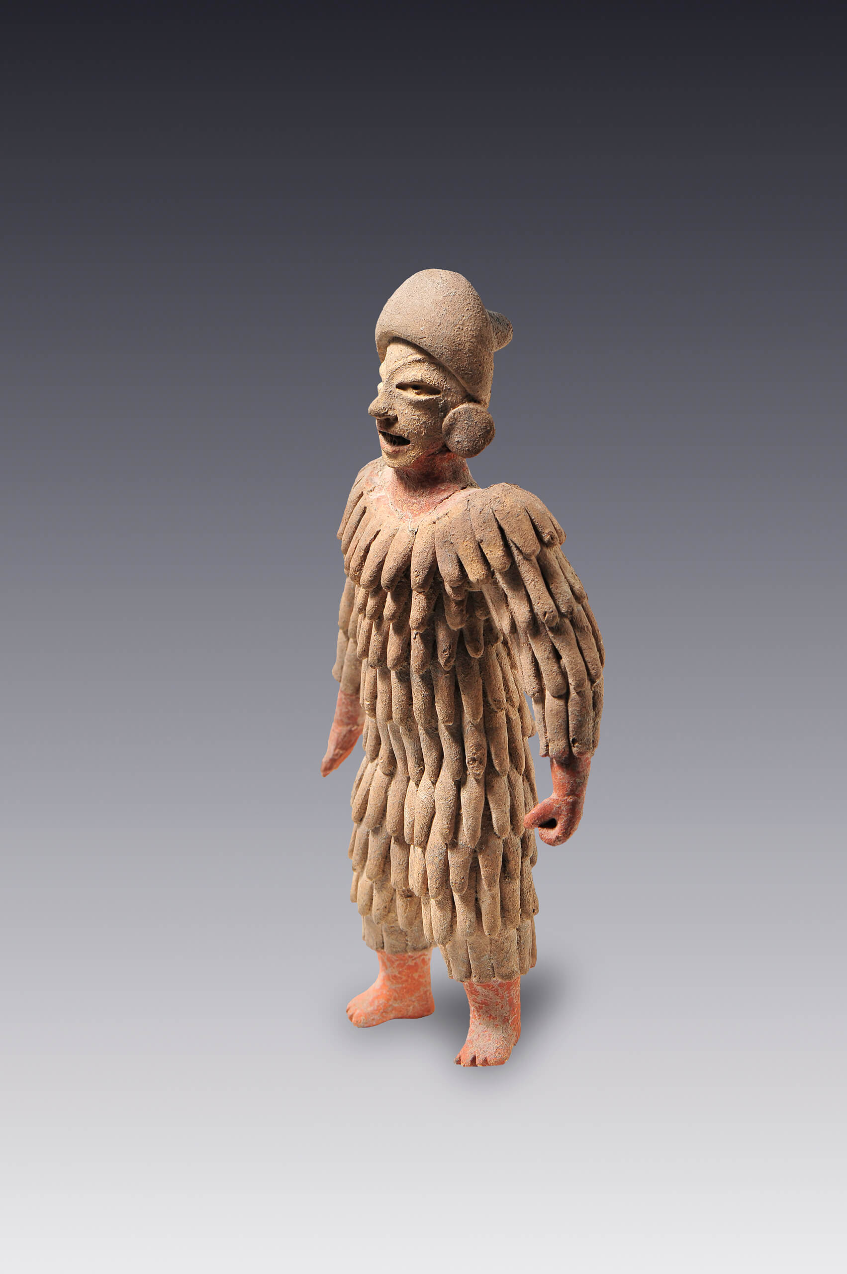 Hombre con atuendo de plumas | El México antiguo. Salas de Arte Prehispánico | Museo Amparo, Puebla
