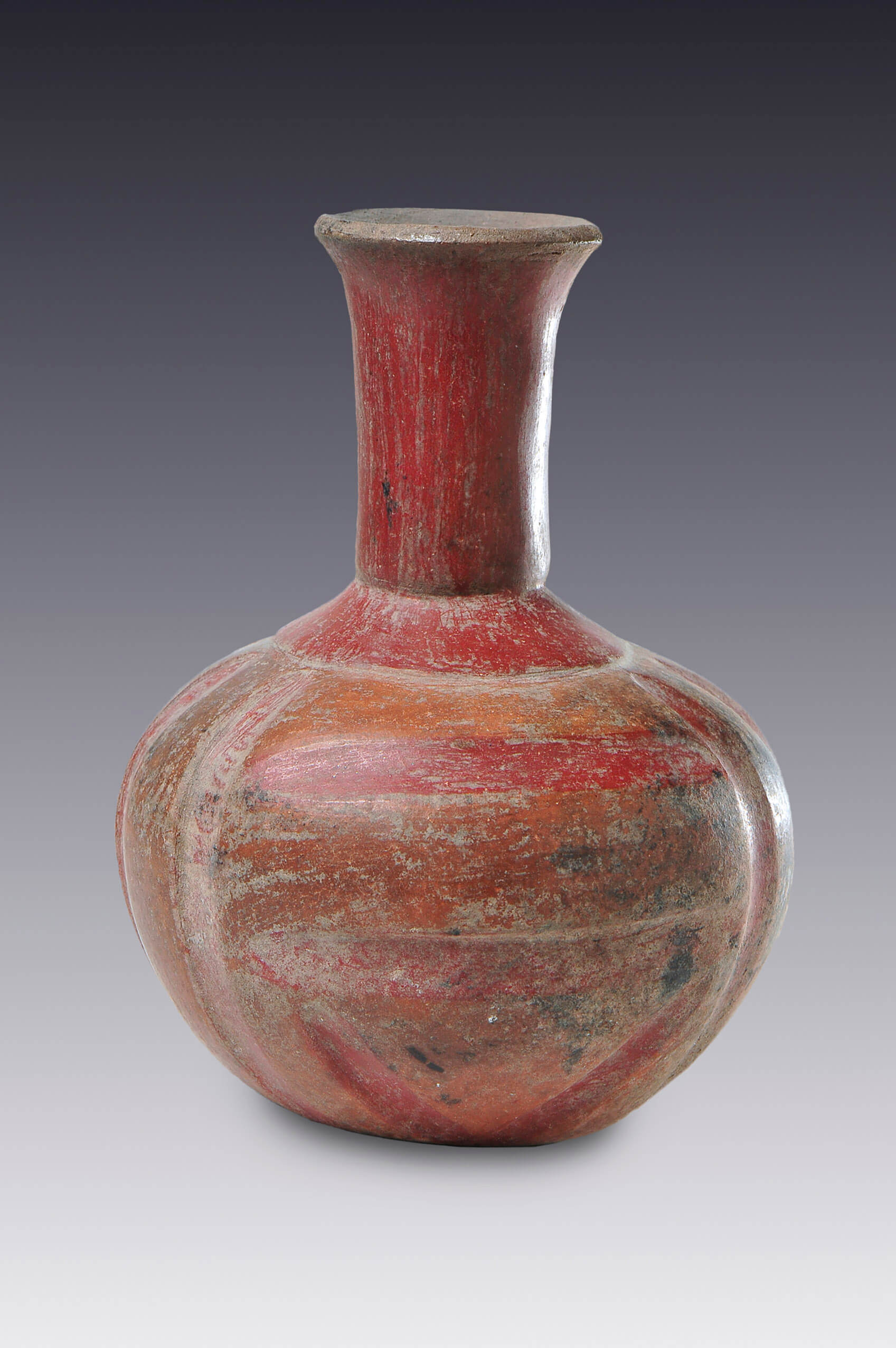 Botell&oacute;n fitomorfo bicolor | El M&eacute;xico antiguo. Salas de Arte Prehisp&aacute;nico | Museo Amparo, Puebla