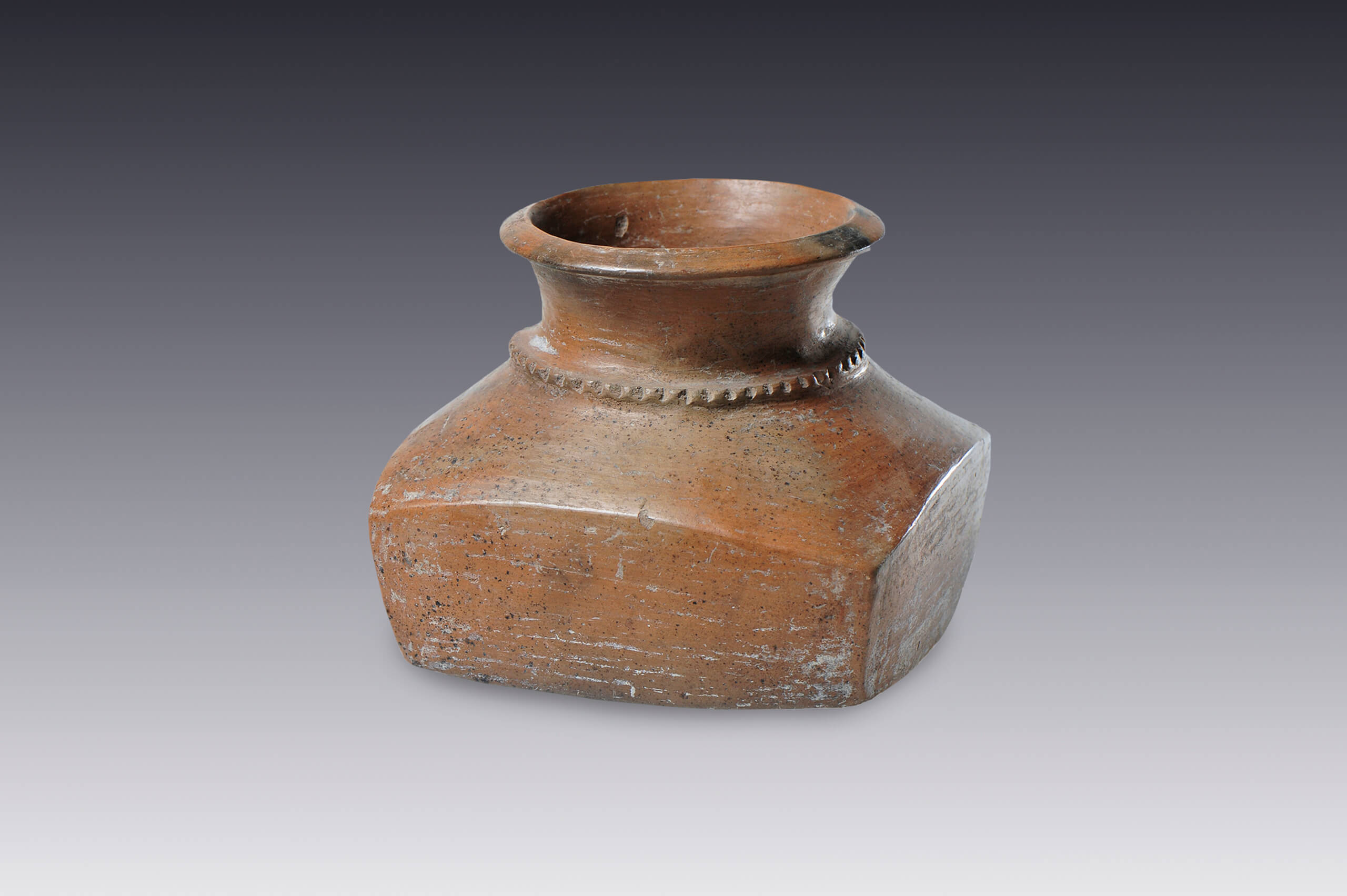 Vasija de cuerpo cúbico | El México antiguo. Salas de Arte Prehispánico | Museo Amparo, Puebla