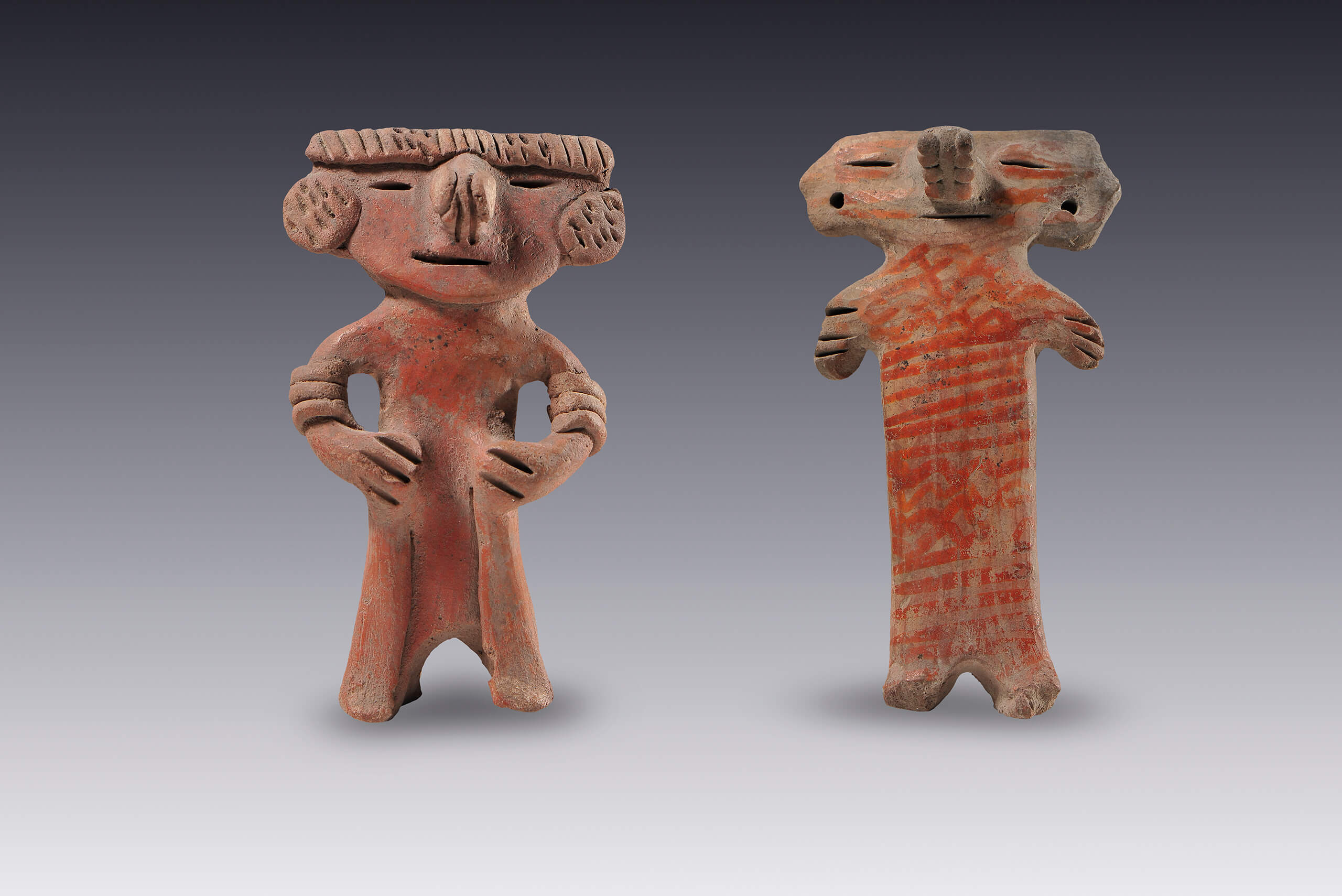 Hombres de rostro plano con nariz y nariguera sobresalientes | El México antiguo. Salas de Arte Prehispánico | Museo Amparo, Puebla