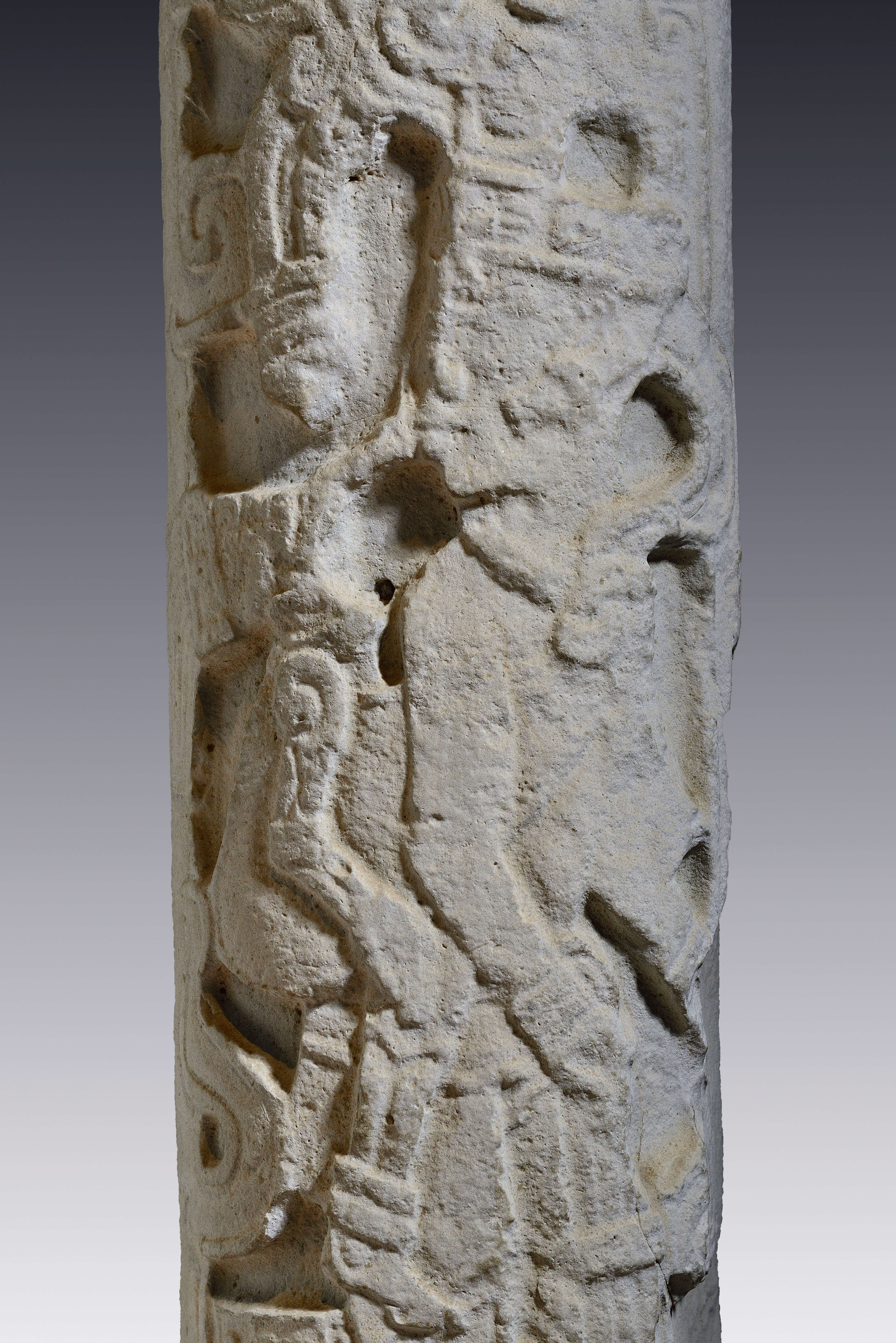 Columna | Divinos Señores de la Montaña. La Sierra Norte de Puebla en tiempos de El Tajín | Museo Amparo, Puebla