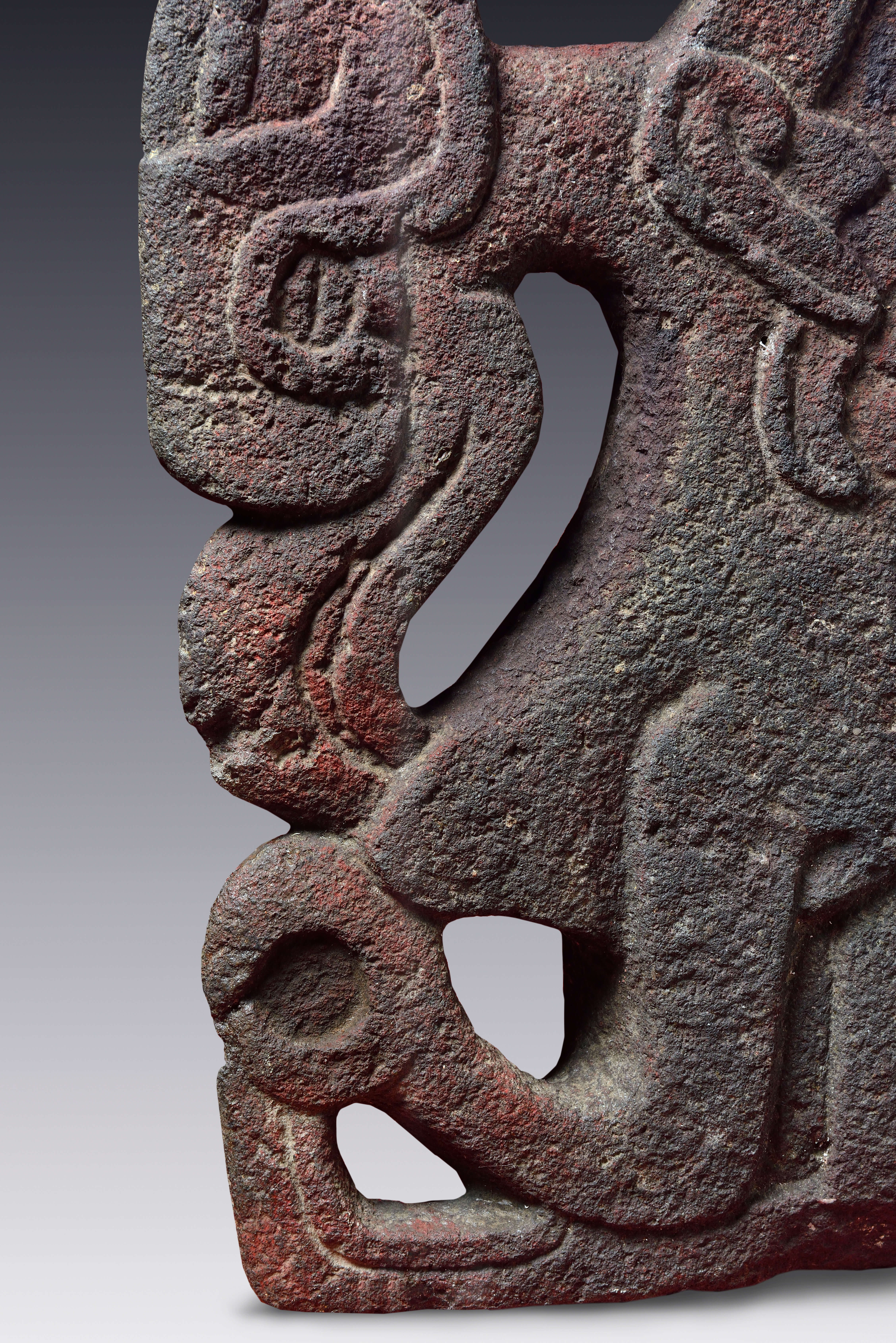 Hacha tallada en basalto | Divinos Señores de la Montaña. La Sierra Norte de Puebla en tiempos de El Tajín | Museo Amparo, Puebla