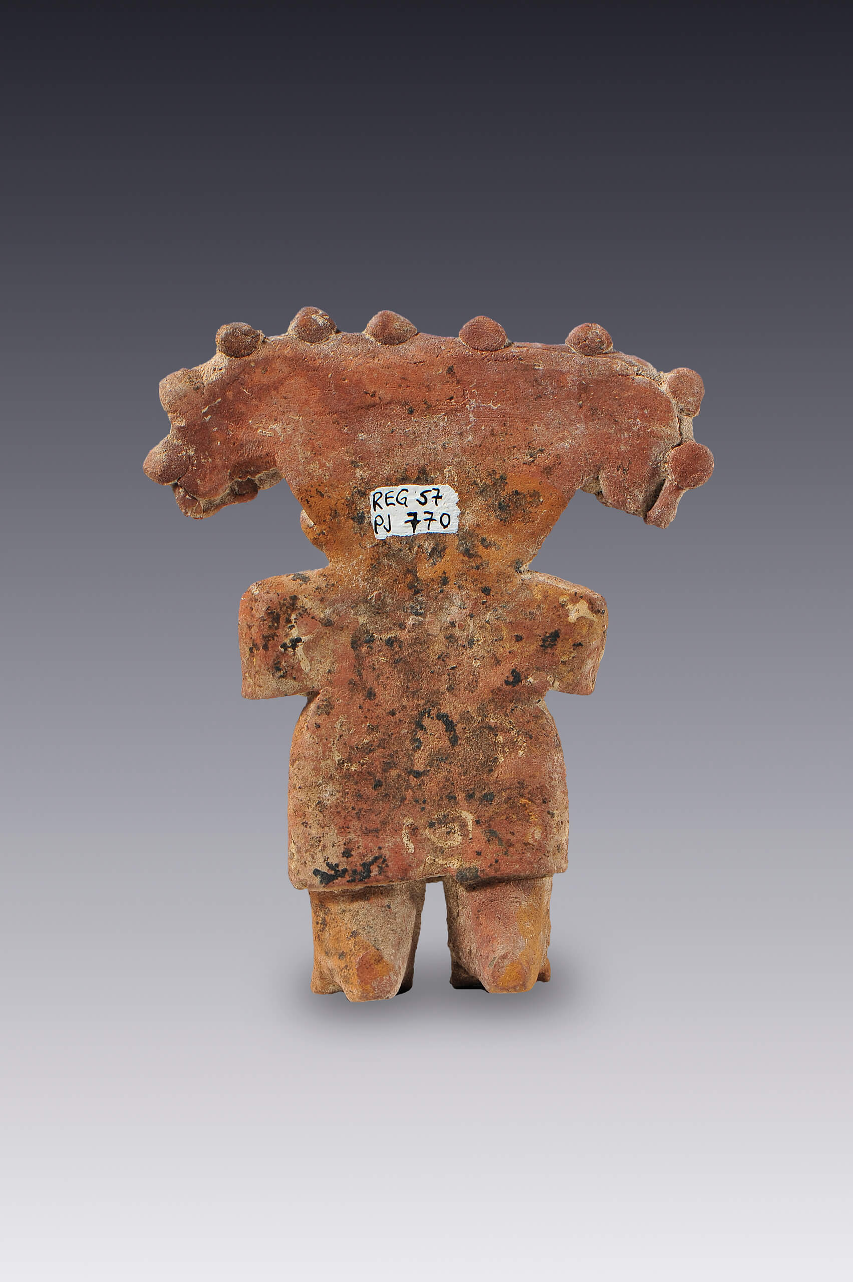 Mujer con capa y falda | El México antiguo. Salas de Arte Prehispánico | Museo Amparo, Puebla