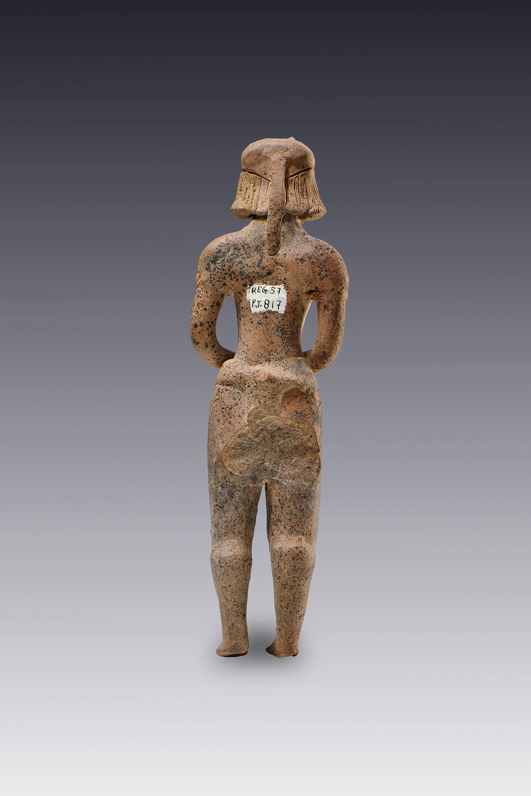 Mujer de pie con brazos al frente | El México antiguo. Salas de Arte Prehispánico | Museo Amparo, Puebla