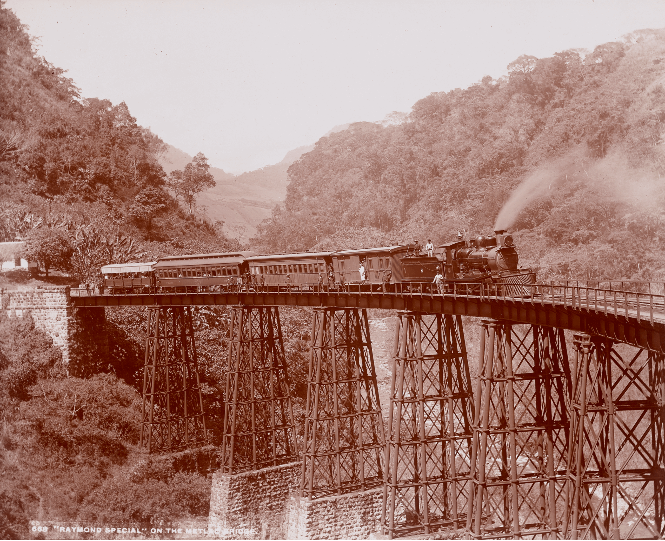 Raymond Special en el puente de Metlac | La metrópolis en América Latina, 1830-1930 | Museo Amparo, Puebla
