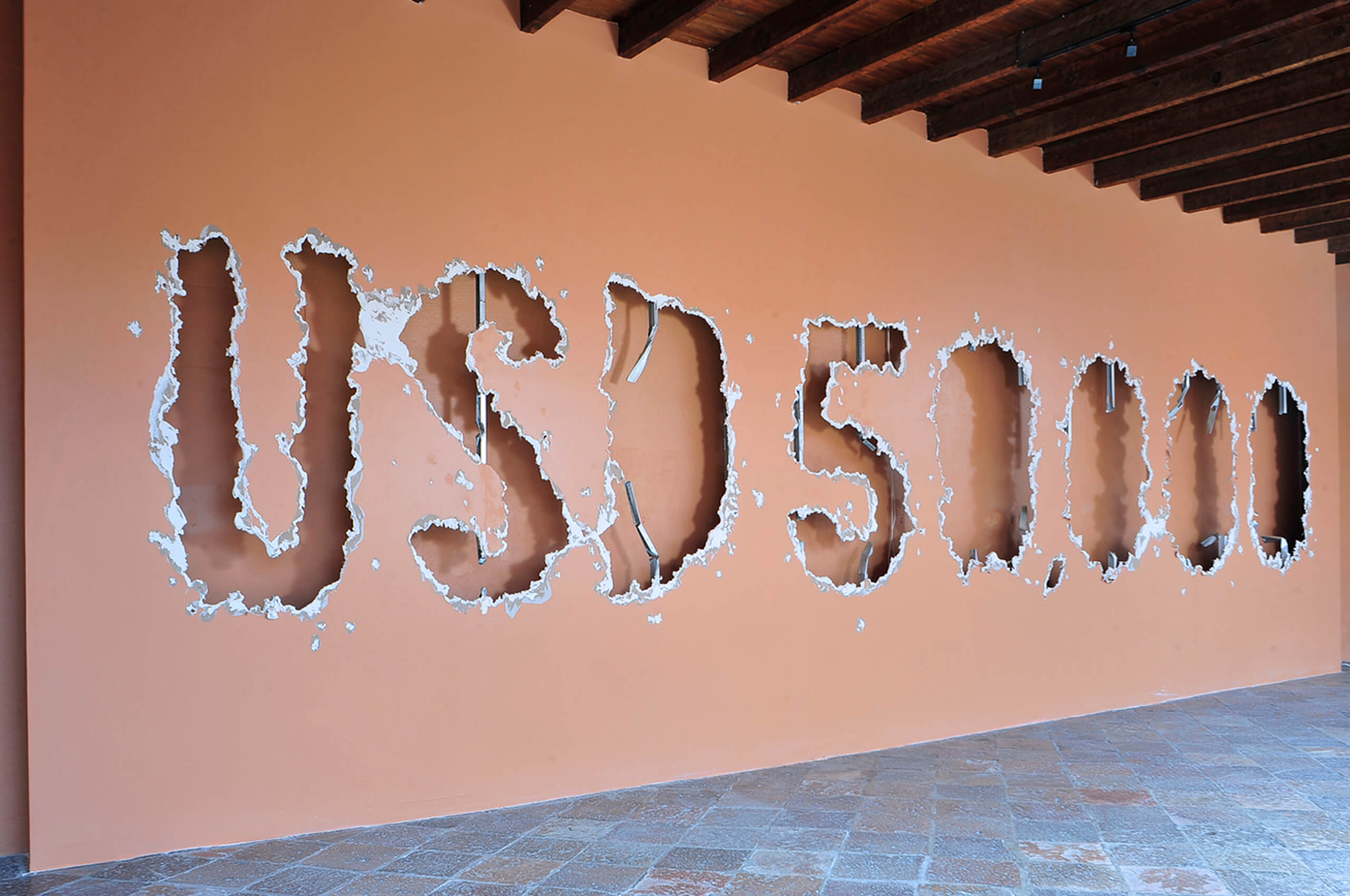 No hay artista joven que resista un cañonazo de 50,000 dólares | Resisting the present. México 2000-2012 | Museo Amparo, Puebla