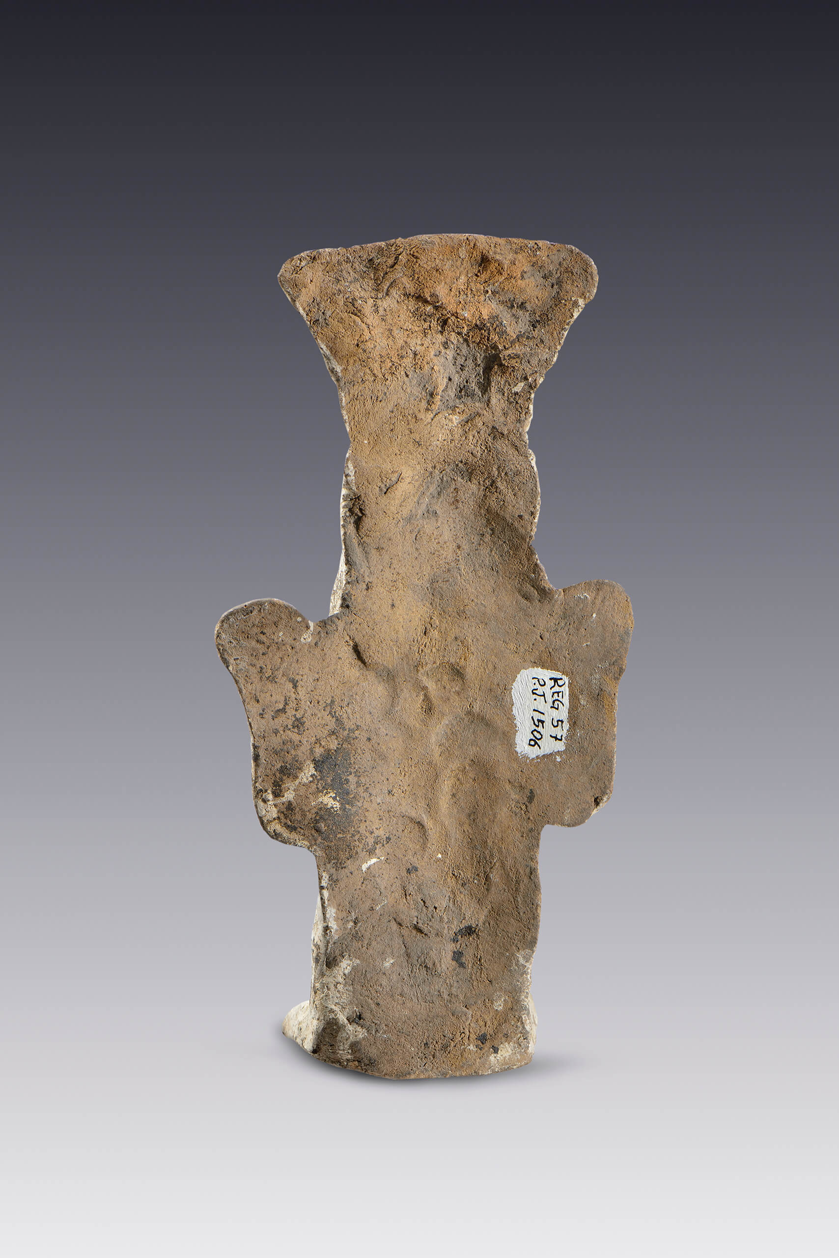 Figurilla femenina tipo galleta con Quechquemitl y tocado | El México antiguo. Salas de Arte Prehispánico | Museo Amparo, Puebla
