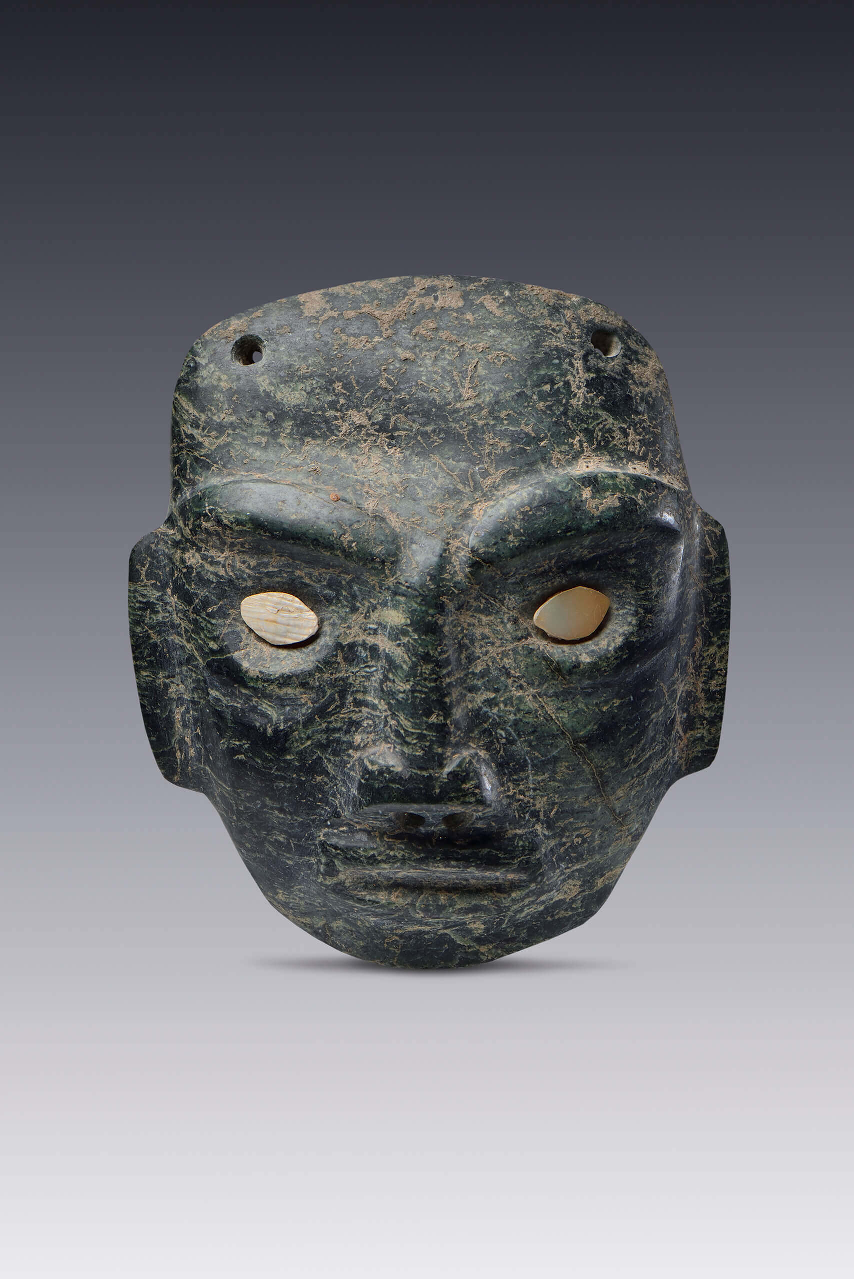 Pectoral Máscara-Cabeza antropomorfa | El México antiguo. Salas de Arte Prehispánico | Museo Amparo, Puebla