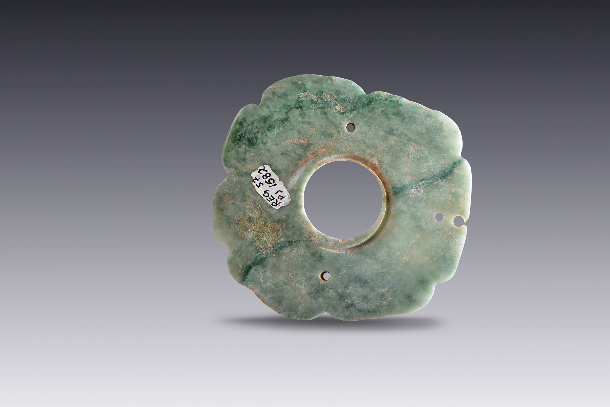 Medallones de piedra verde | El México antiguo. Salas de Arte Prehispánico | Museo Amparo, Puebla