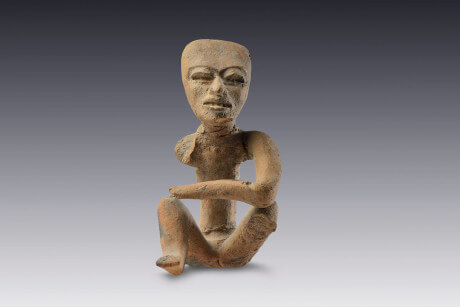 Figurillas teotihuacanas sedentes sin indumentaria con deformación craneana 