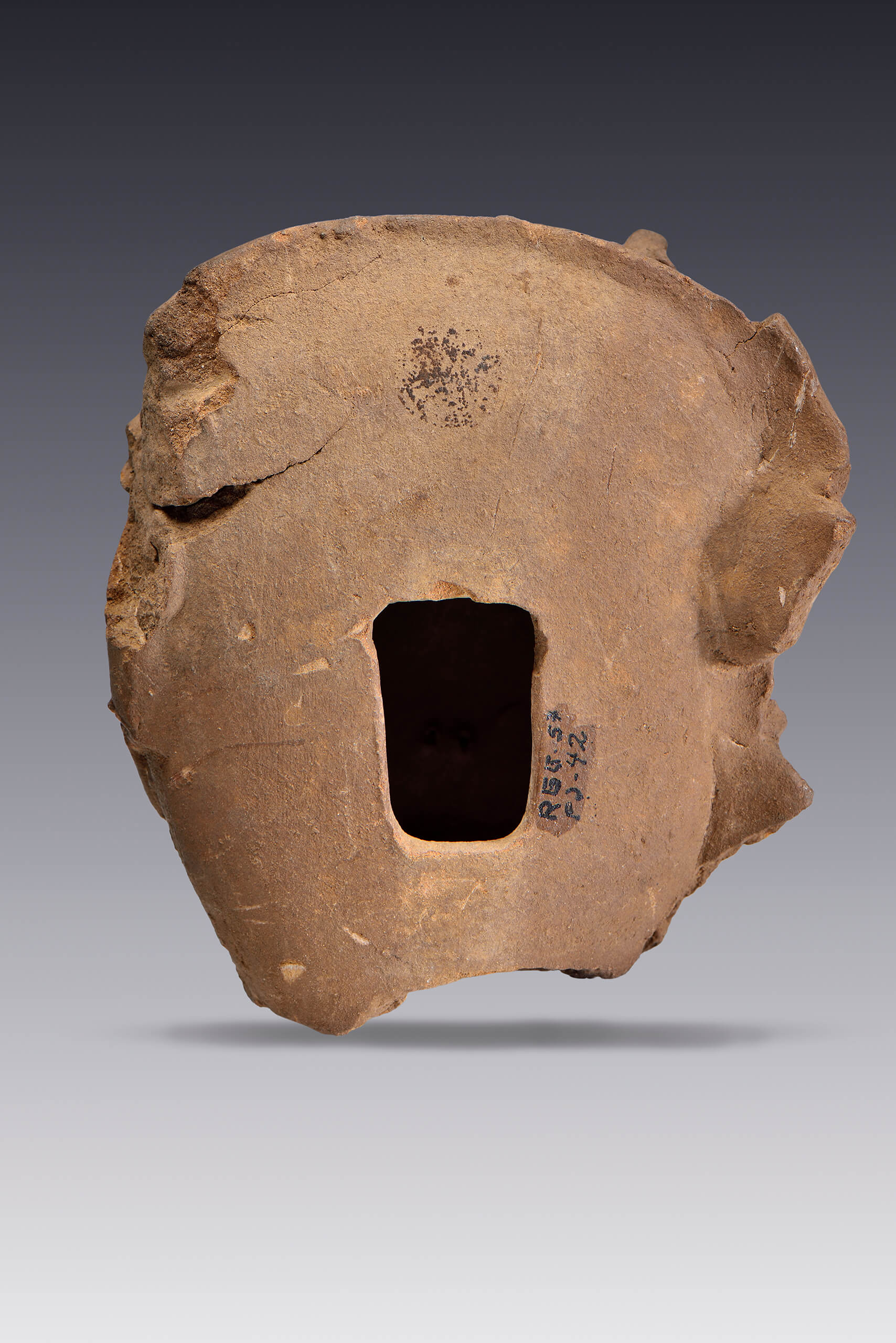Cabeza de figurilla antropomorfa de terracota | El tiempo en las cosas. Salas de Arte Contemporáneo | Museo Amparo, Puebla