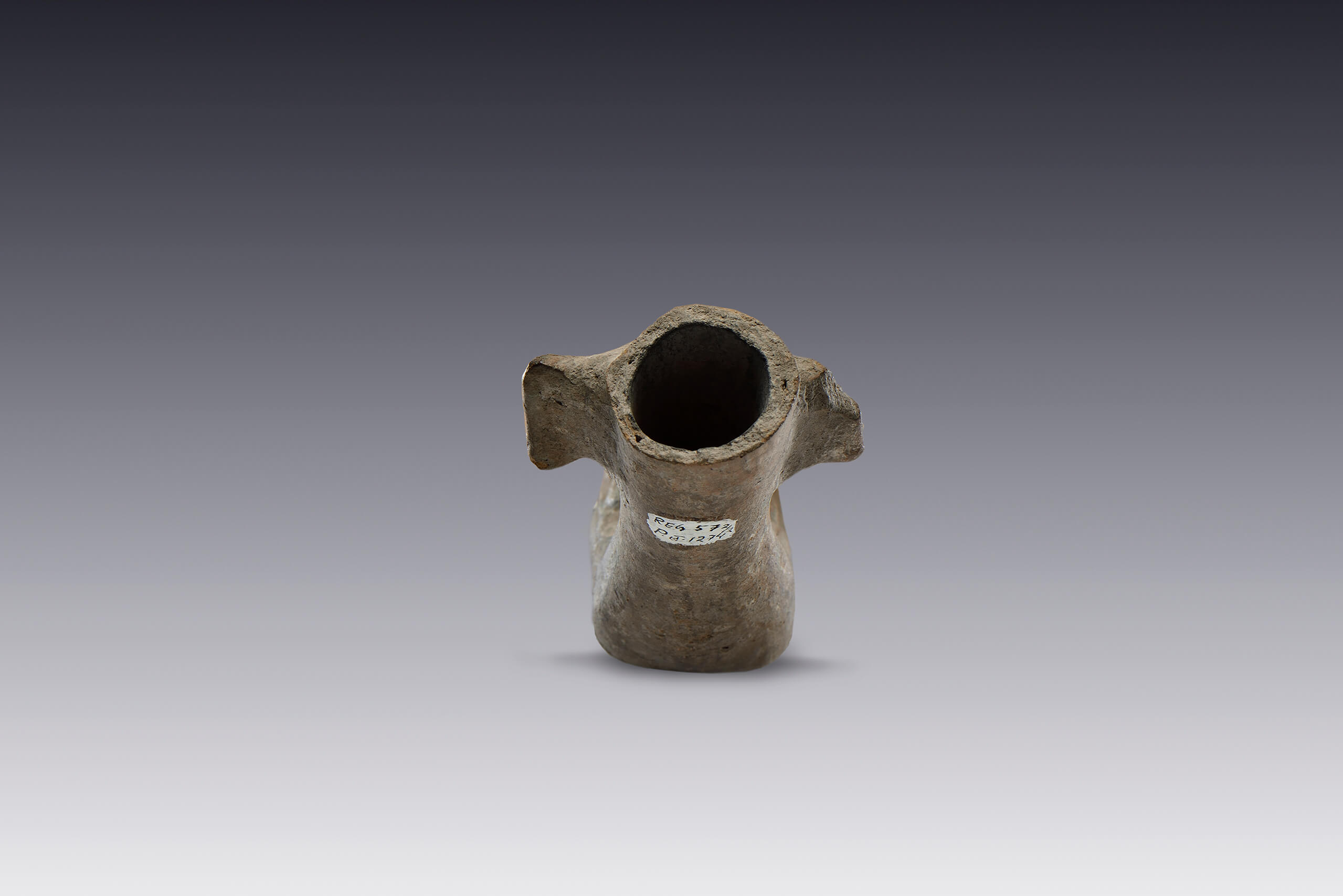 Soportes zoomorfos-viperinos de vasija | El México antiguo. Salas de Arte Prehispánico | Museo Amparo, Puebla