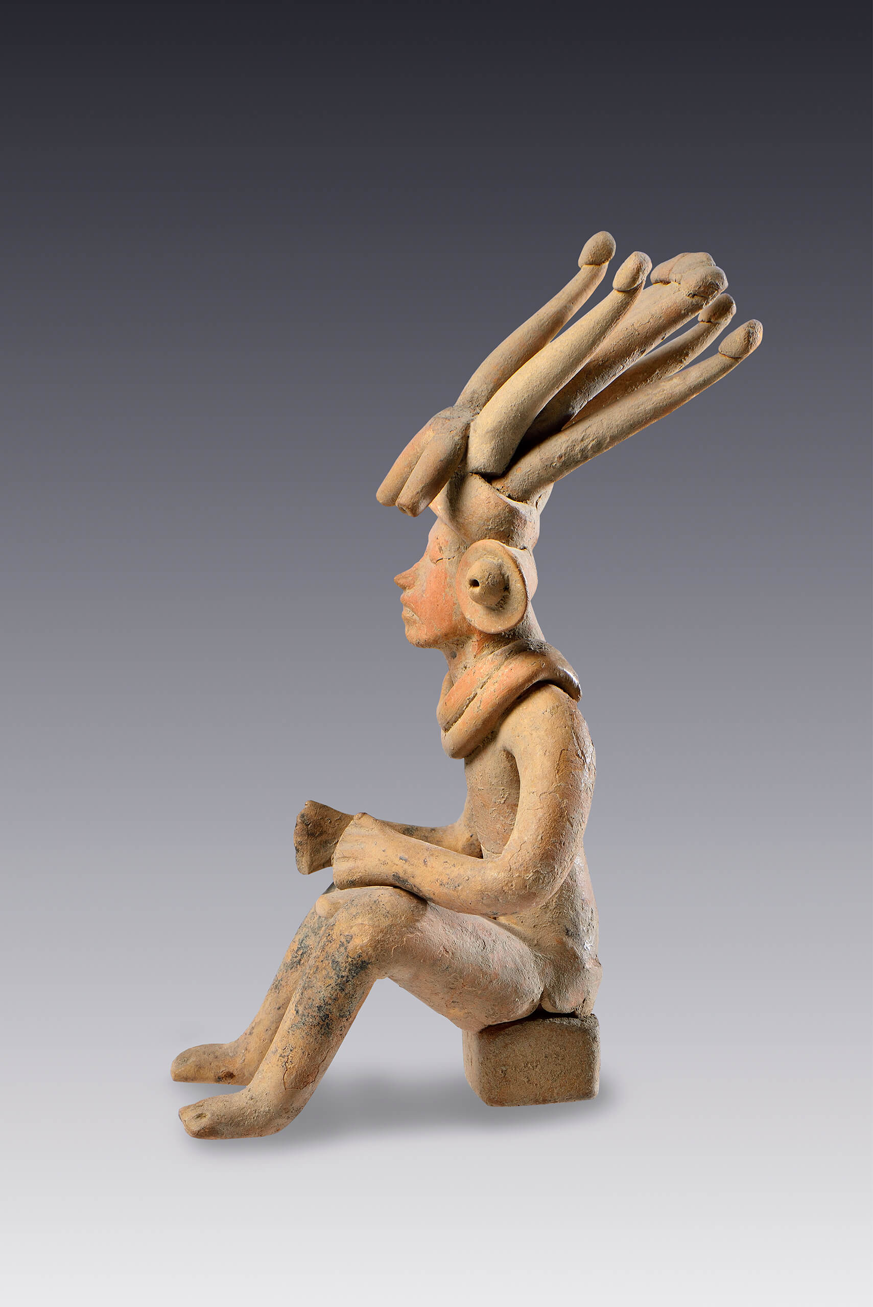 Figurilla antropomorfa sedente | El México antiguo. Salas de Arte Prehispánico | Museo Amparo, Puebla