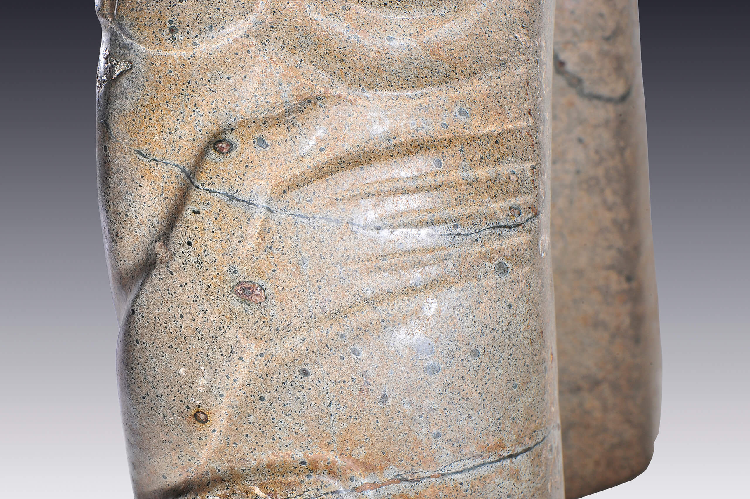 Yugo con esculpido antropomorfo y zoomorfo | El México antiguo. Salas de Arte Prehispánico | Museo Amparo, Puebla